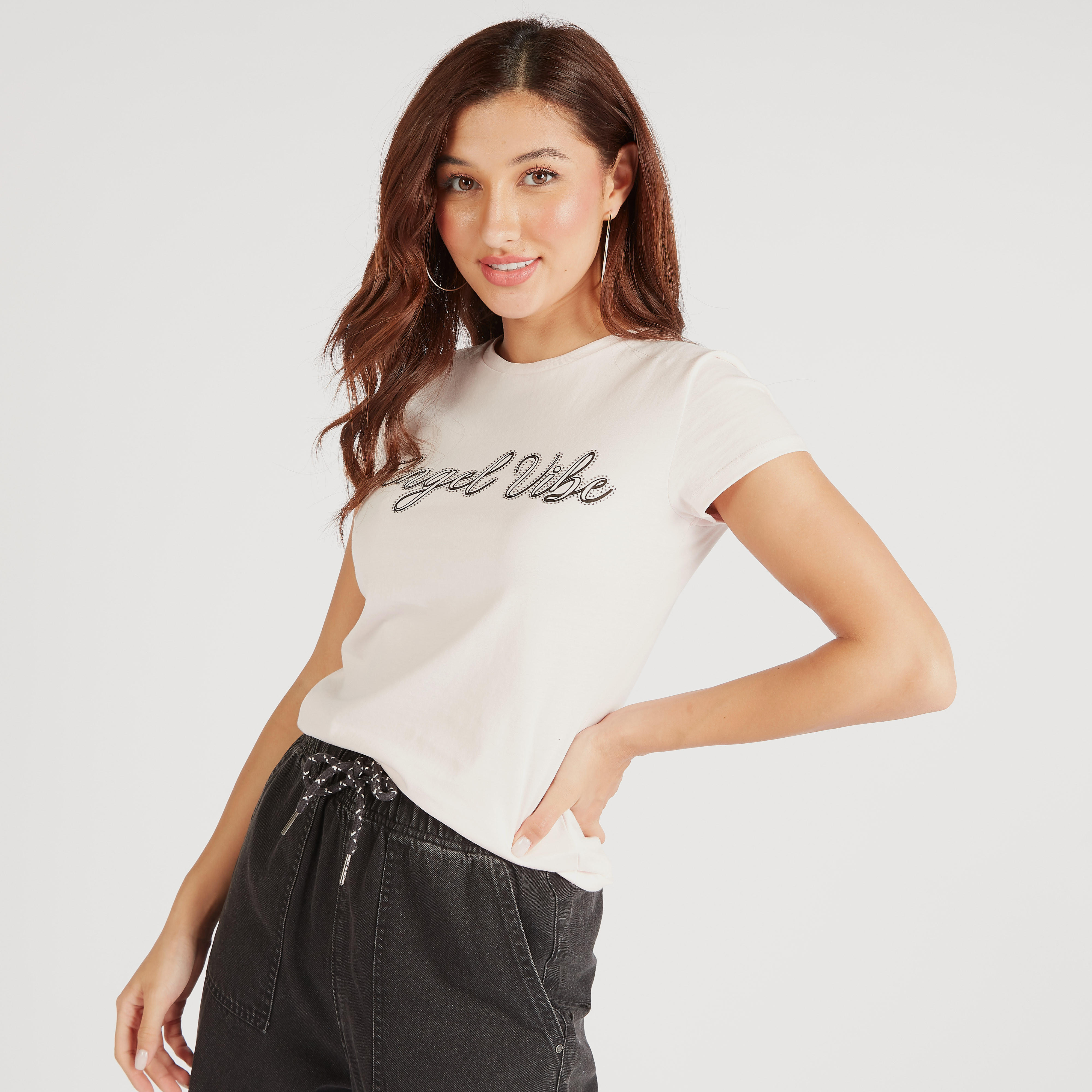 تيشيرت بياقة ضيّقة وأكمام كاب وطبعات-women-clothing-tshirts-image-6