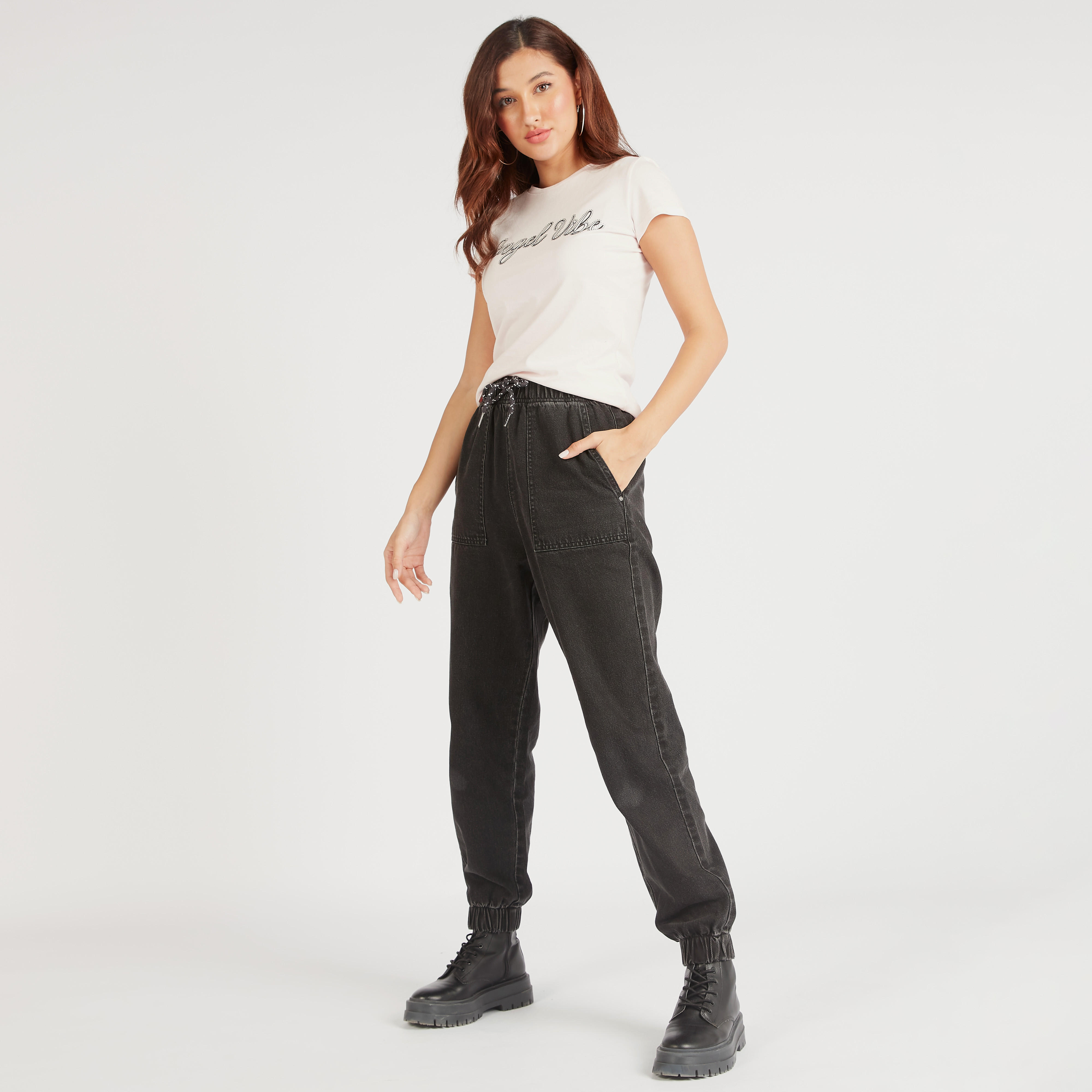 تيشيرت بياقة ضيّقة وأكمام كاب وطبعات-women-clothing-tshirts-image-5