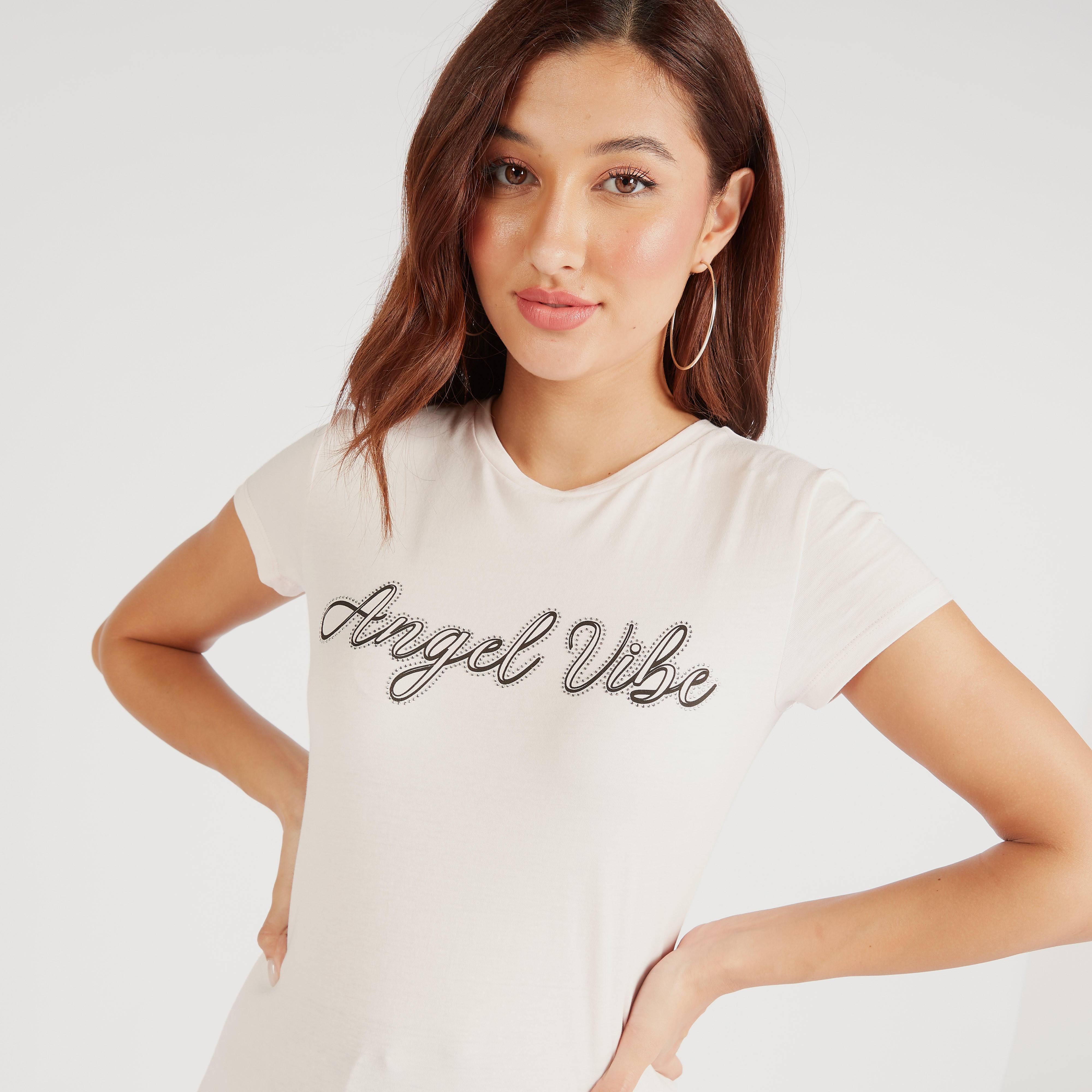 تيشيرت بياقة ضيّقة وأكمام كاب وطبعات-women-clothing-tshirts-image-1