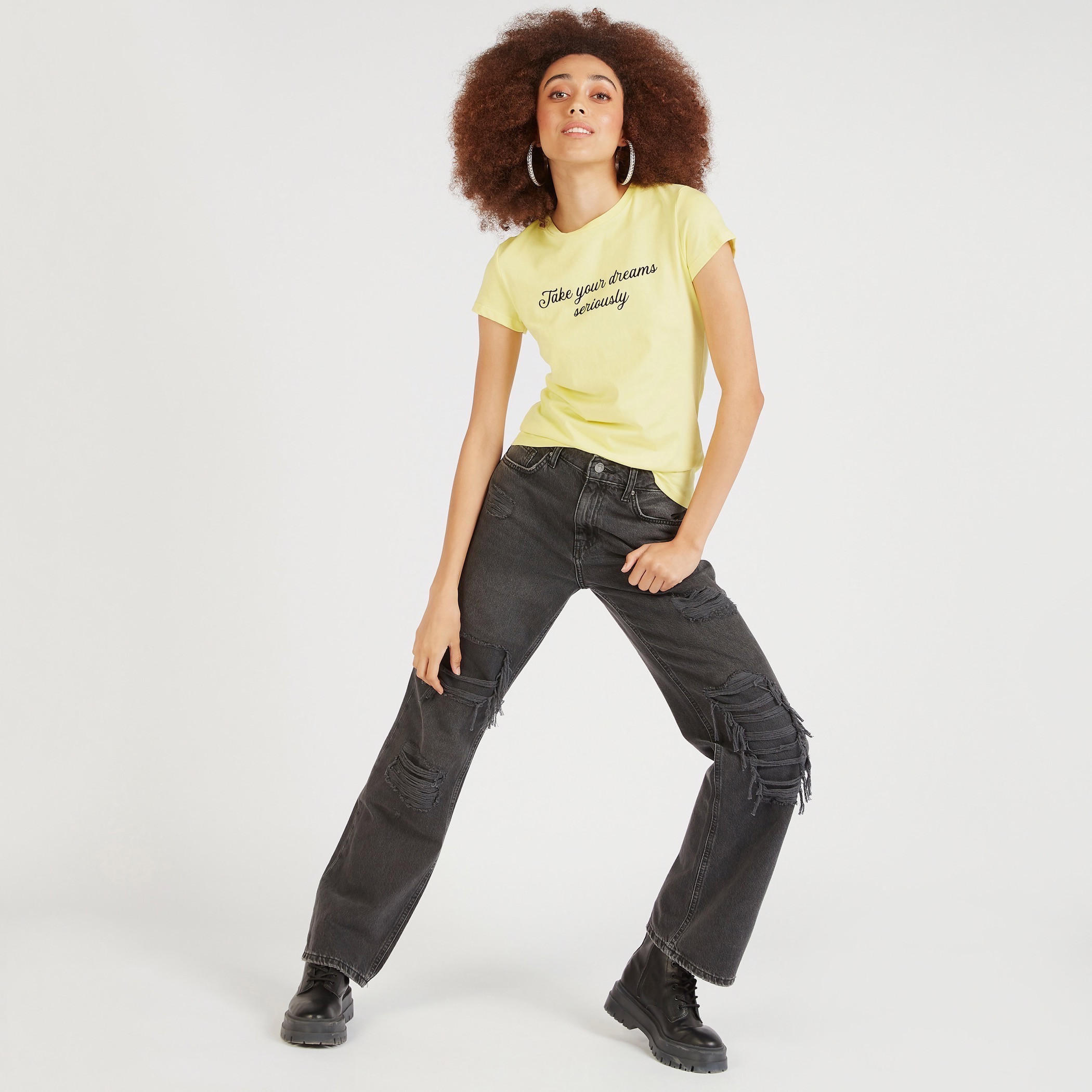 تيشيرت بياقة ضيّقة وأكمام كاب وطبعات-women-clothing-tshirts-image-2