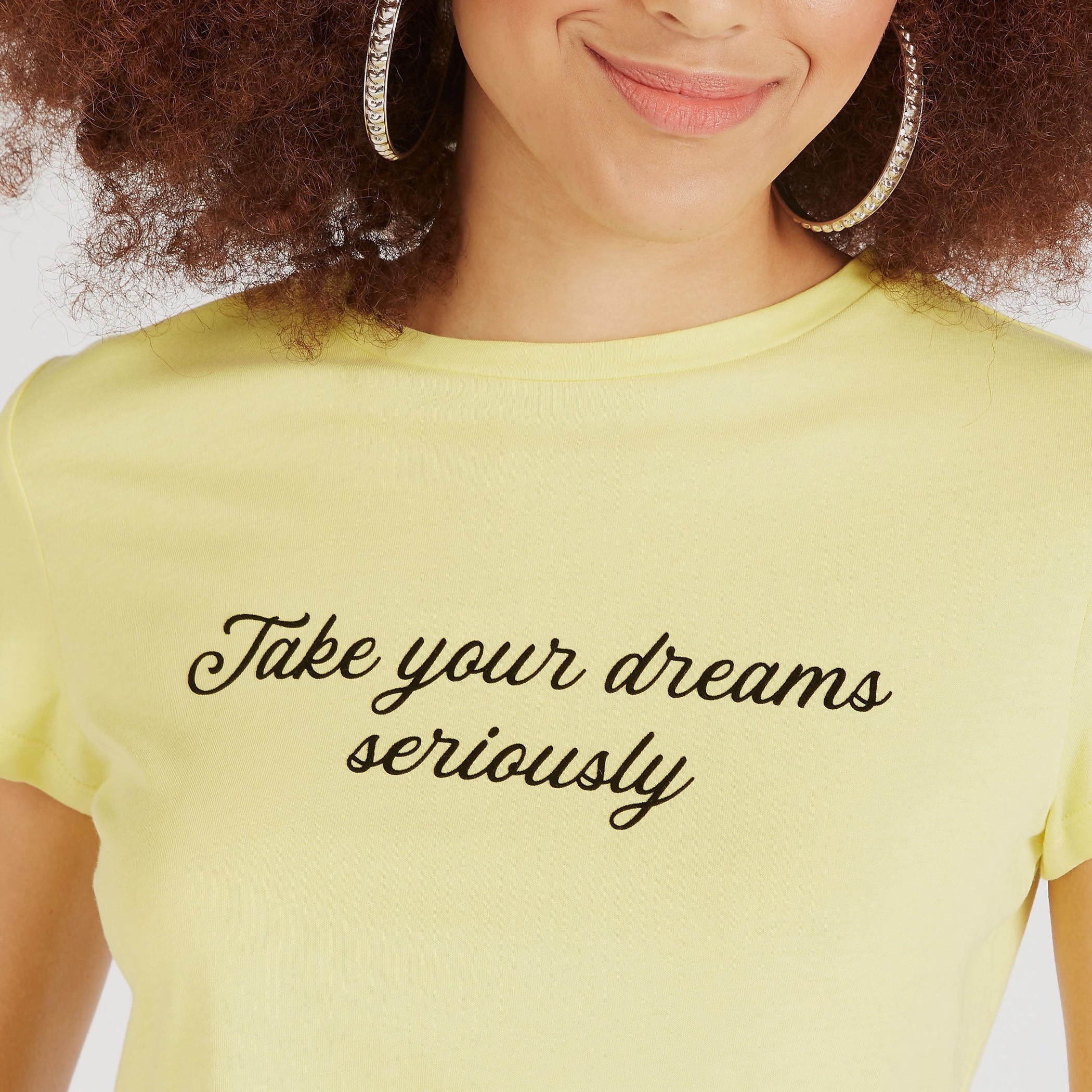 تيشيرت بياقة ضيّقة وأكمام كاب وطبعات-women-clothing-tshirts-image-3