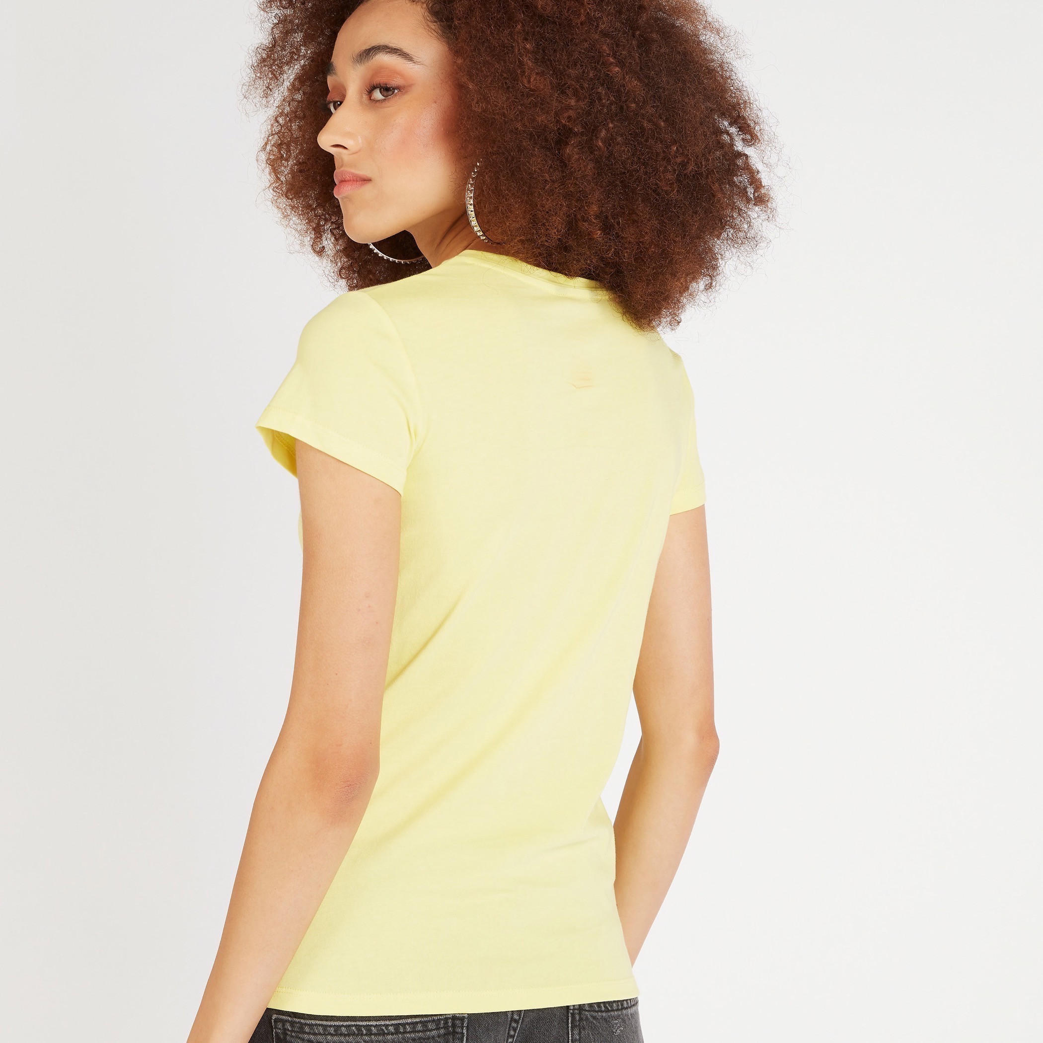 تيشيرت بياقة ضيّقة وأكمام كاب وطبعات-women-clothing-tshirts-image-4