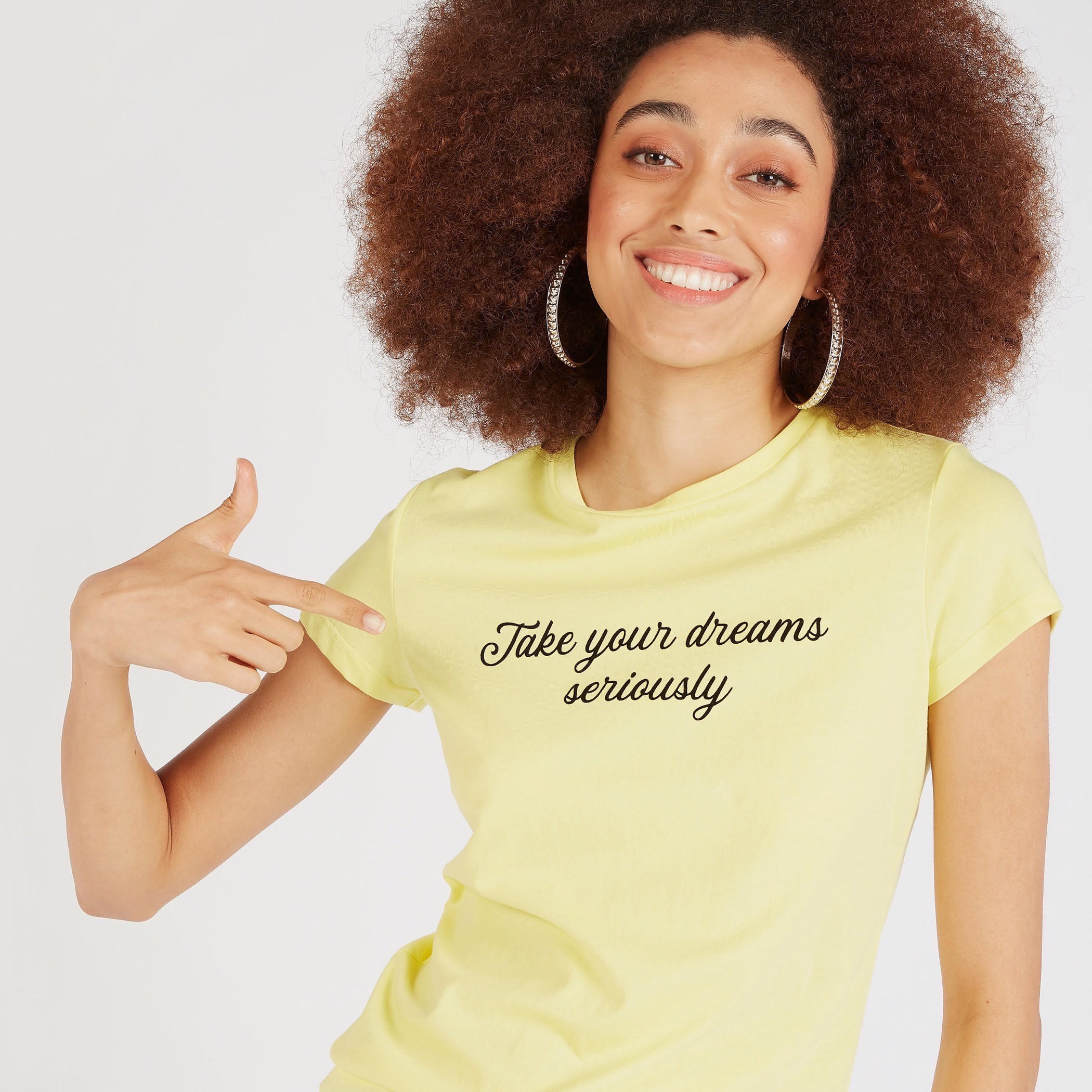 تيشيرت بياقة ضيّقة وأكمام كاب وطبعات-women-clothing-tshirts-image-5