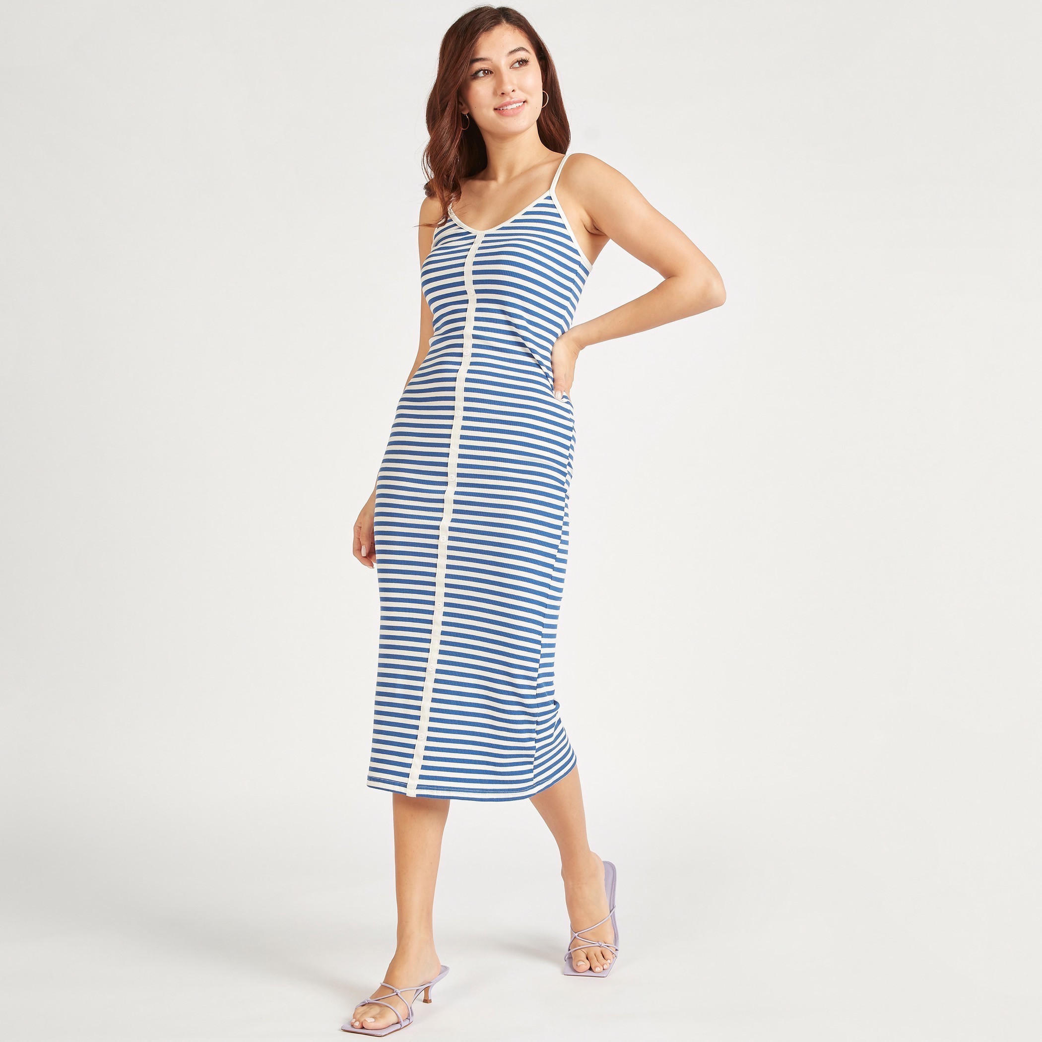 فستان قصير مقلّم بقصّة ضيّقة وحمّالات رفيعة-women-clothing-dresses-image-5