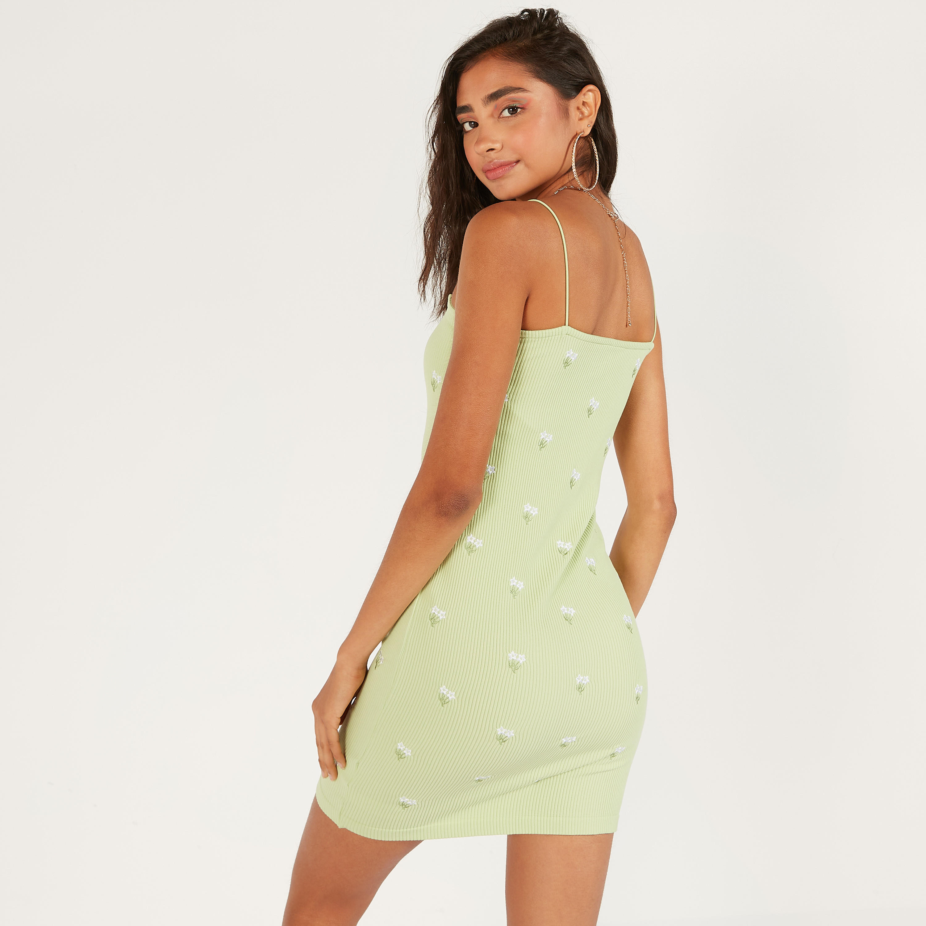 فستان قصير مبطن بقصّة ضيّقة وحمّالات رفيعة-women-clothing-dresses-image-7