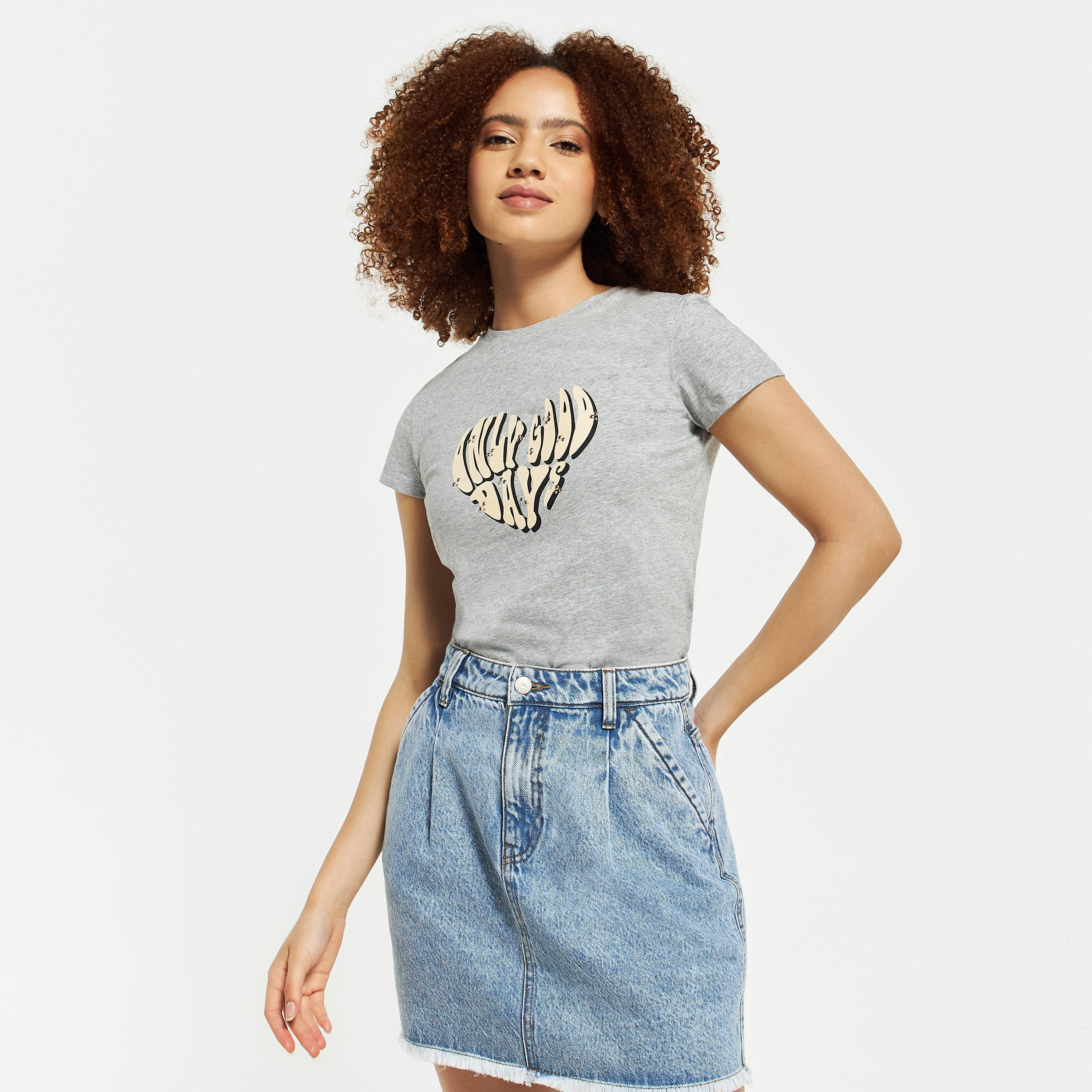 تيشيرت بياقة ضيقة وأكمام كاب وطبعات-women-clothing-tshirts-image-1