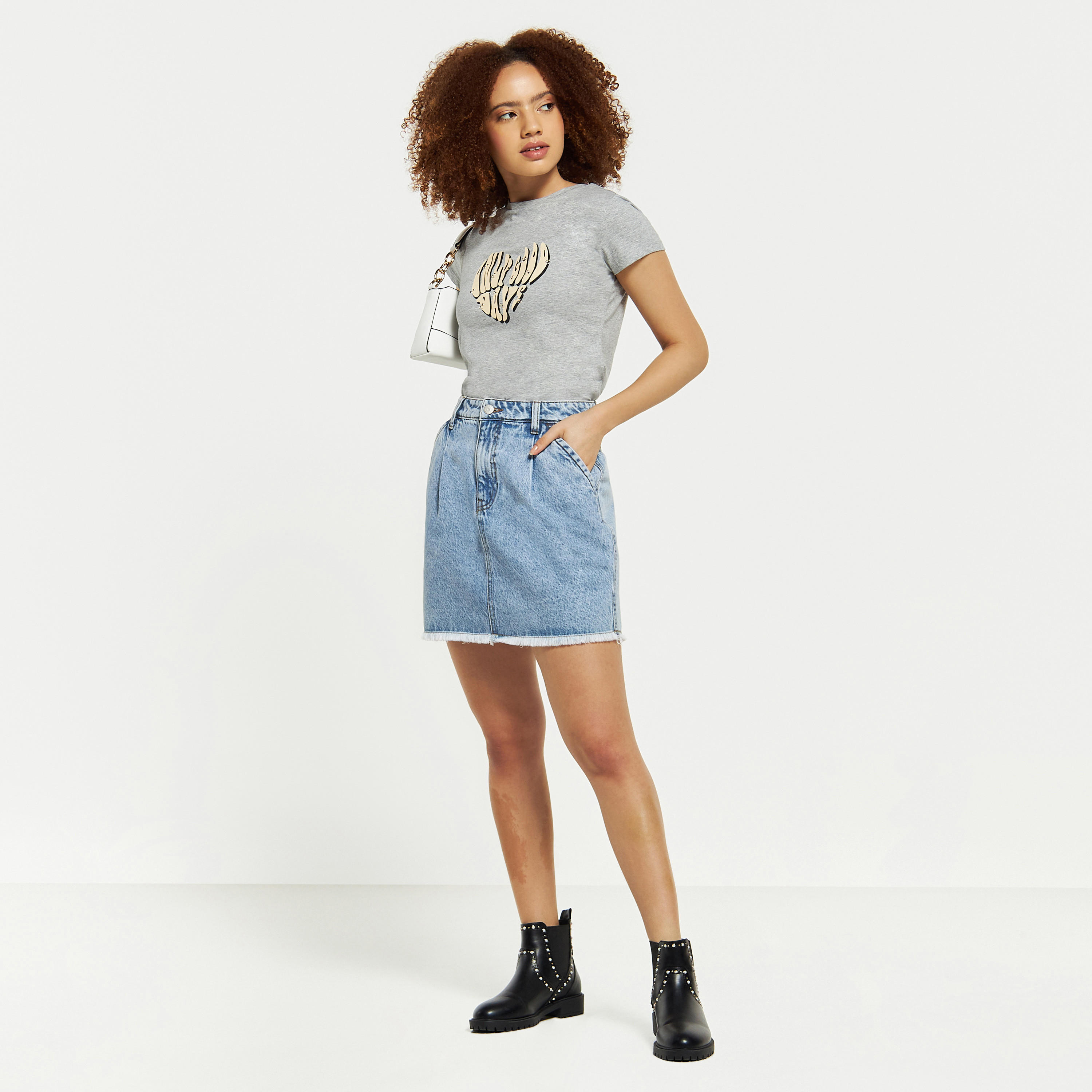 تيشيرت بياقة ضيقة وأكمام كاب وطبعات-women-clothing-tshirts-image-2