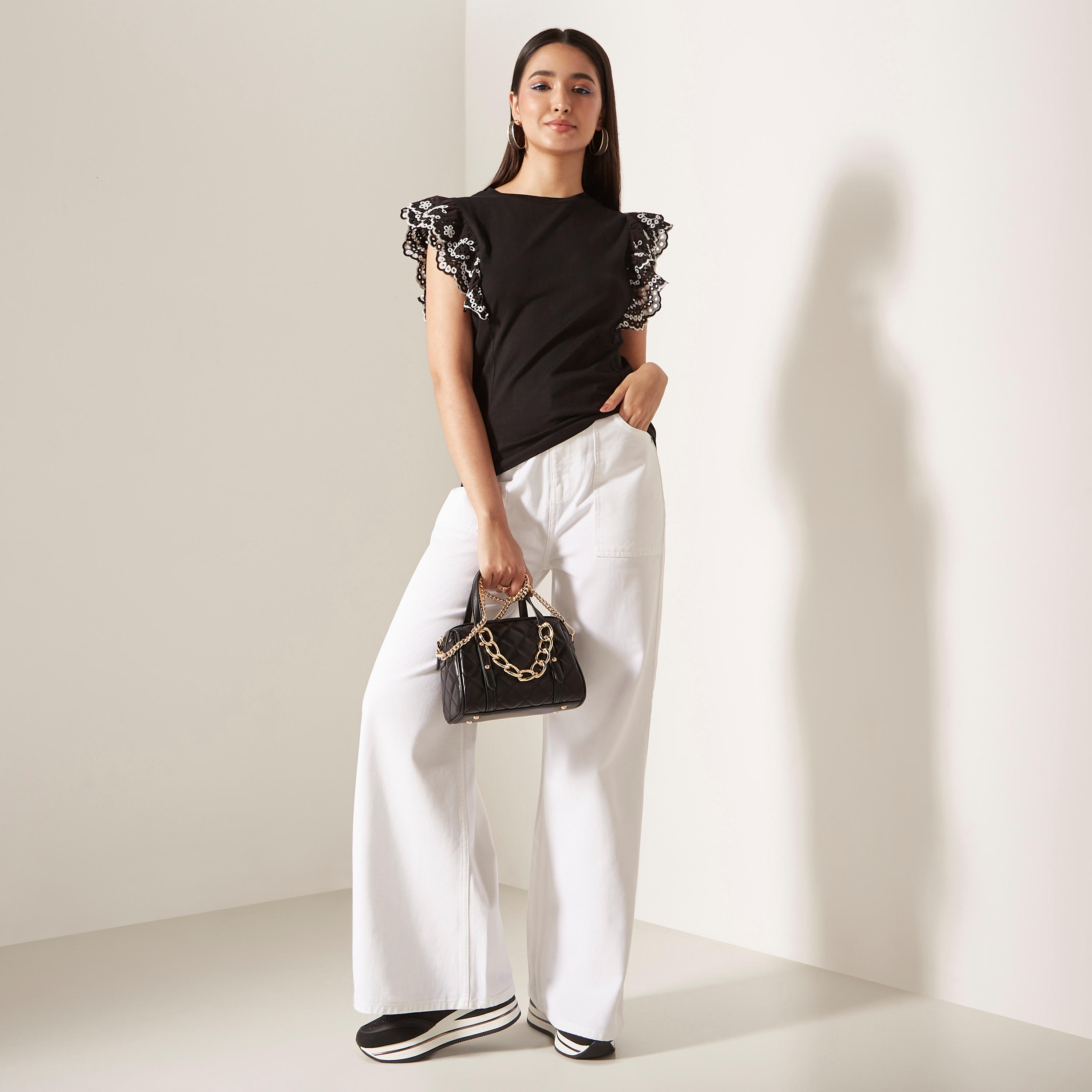 تيشيرت دون أكمام بياقة مستديرة وتفاصيل كشكش شيفلي-women-clothing-tshirts-image-2