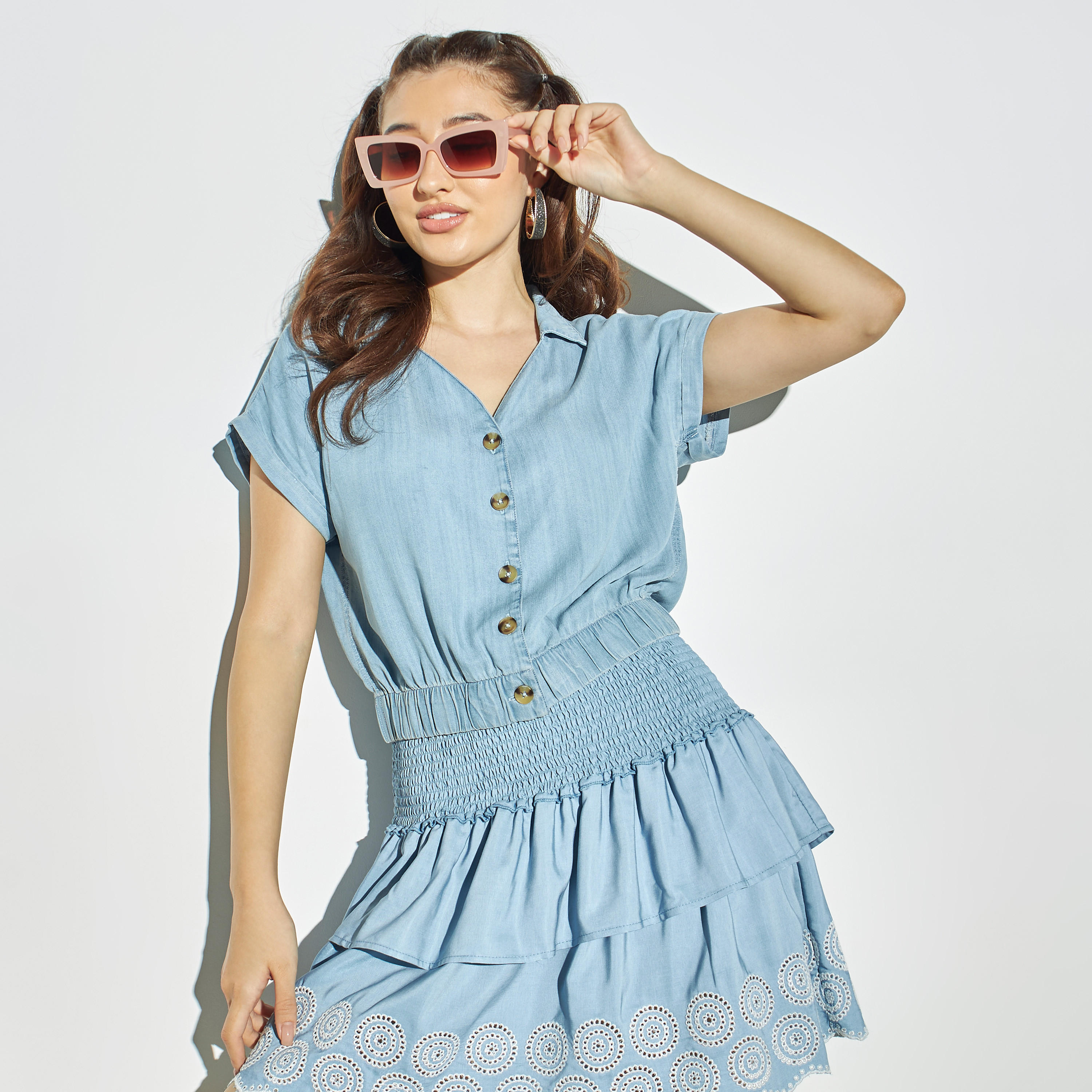 قميص قصير سادة بحواف مطاطية وإغلاق بأزرار-women-clothing-shirtsandblouses-shirts-image-1
