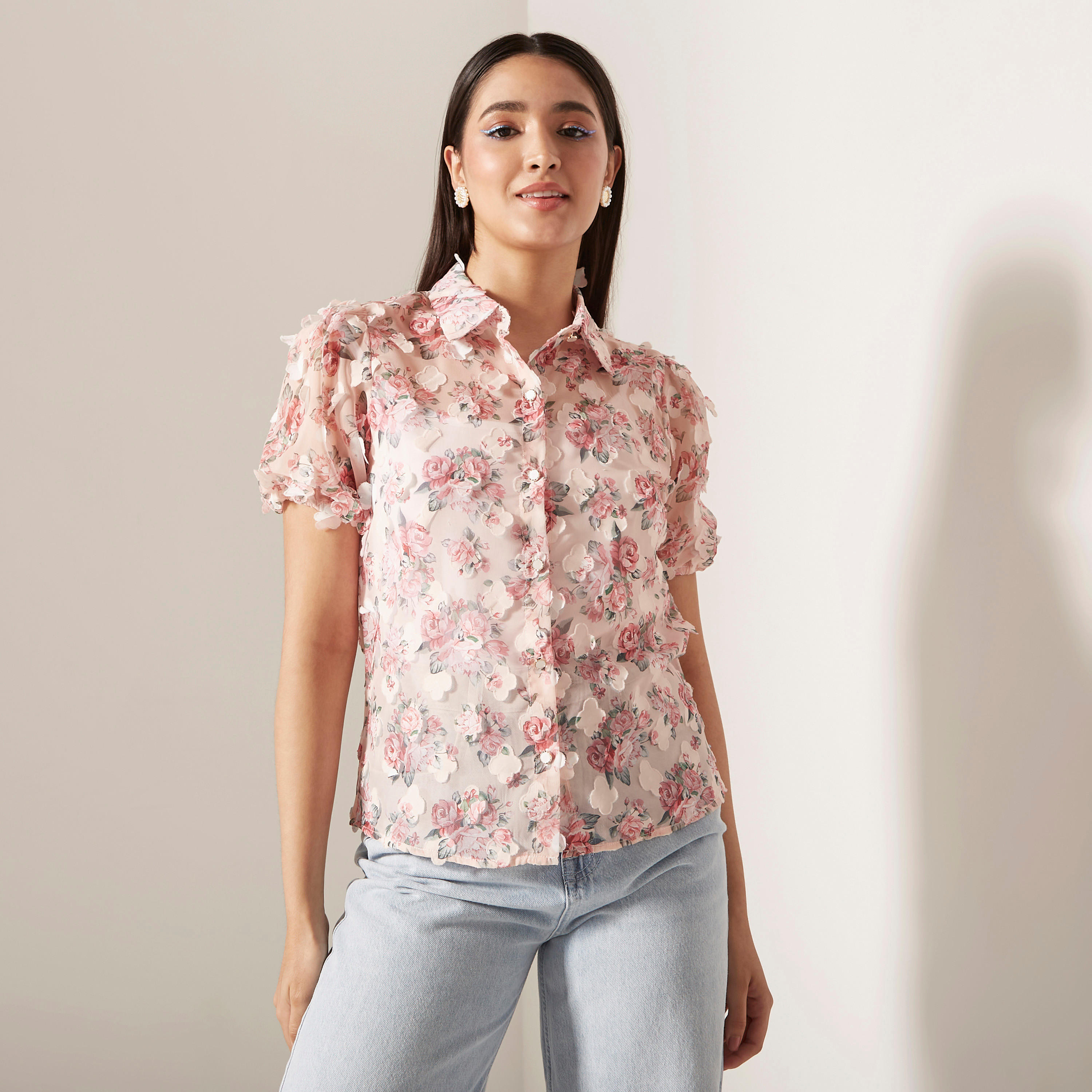 قميص بأكمام منفوخة وزر إغلاق وطبعات أزهار-women-clothing-shirtsandblouses-shirts-image-1