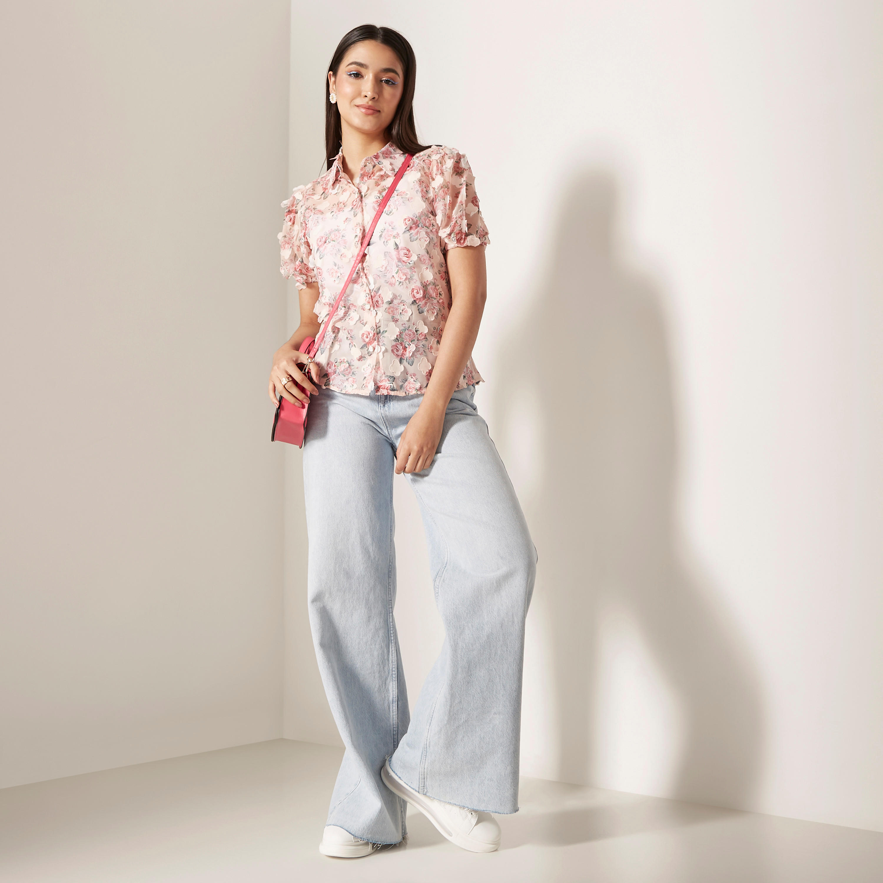 قميص بأكمام منفوخة وزر إغلاق وطبعات أزهار-women-clothing-shirtsandblouses-shirts-image-2