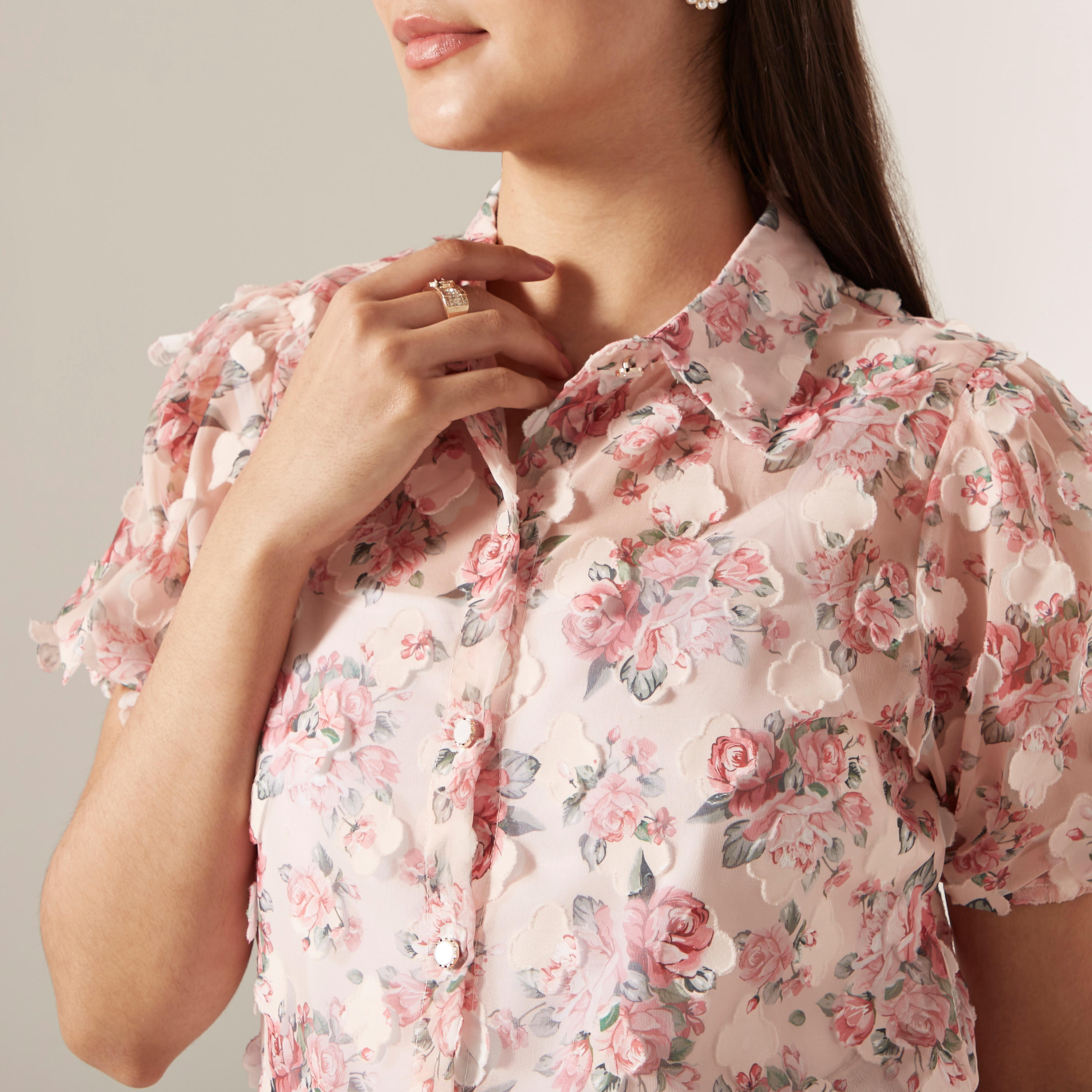 قميص بأكمام منفوخة وزر إغلاق وطبعات أزهار-women-clothing-shirtsandblouses-shirts-image-4
