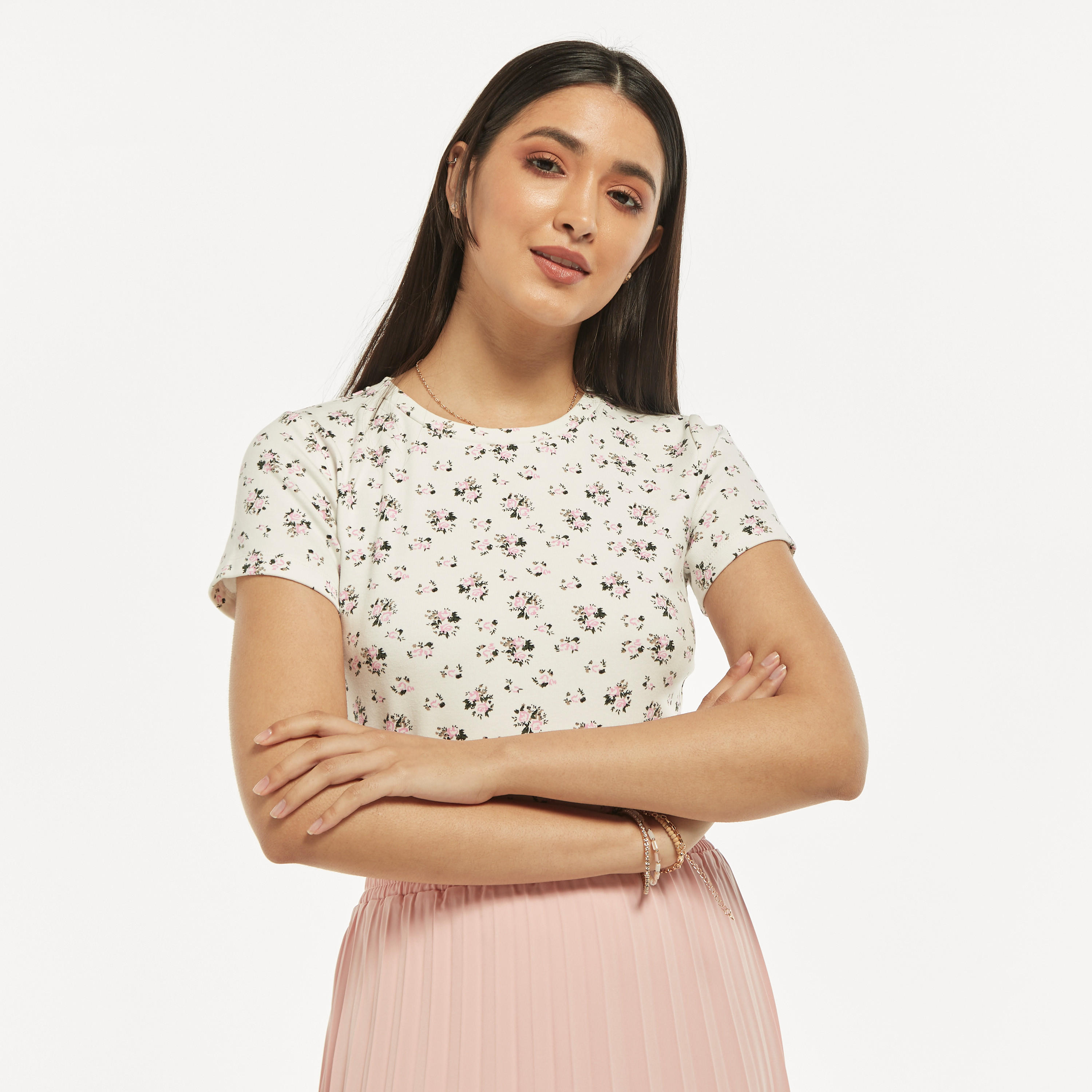بلوزة قصيرة دون خياطة بياقة مستديرة وأكمام قصيرة وطبعات زهرية-women-clothing-tshirts-image-1