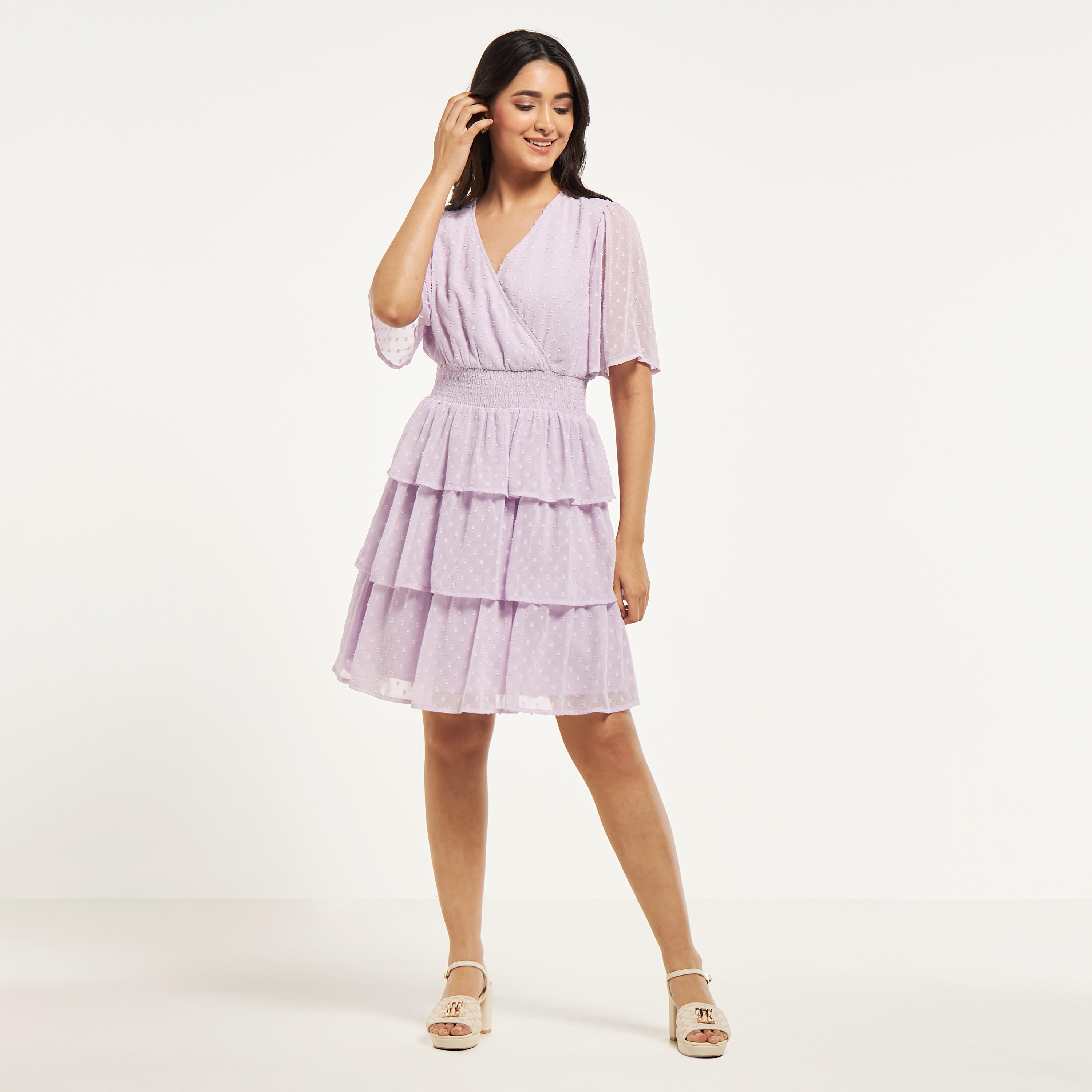 فستان قصير متعدد الطبقات بخصر كشكش وأكمام واسعة-women-clothing-dresses-image-1