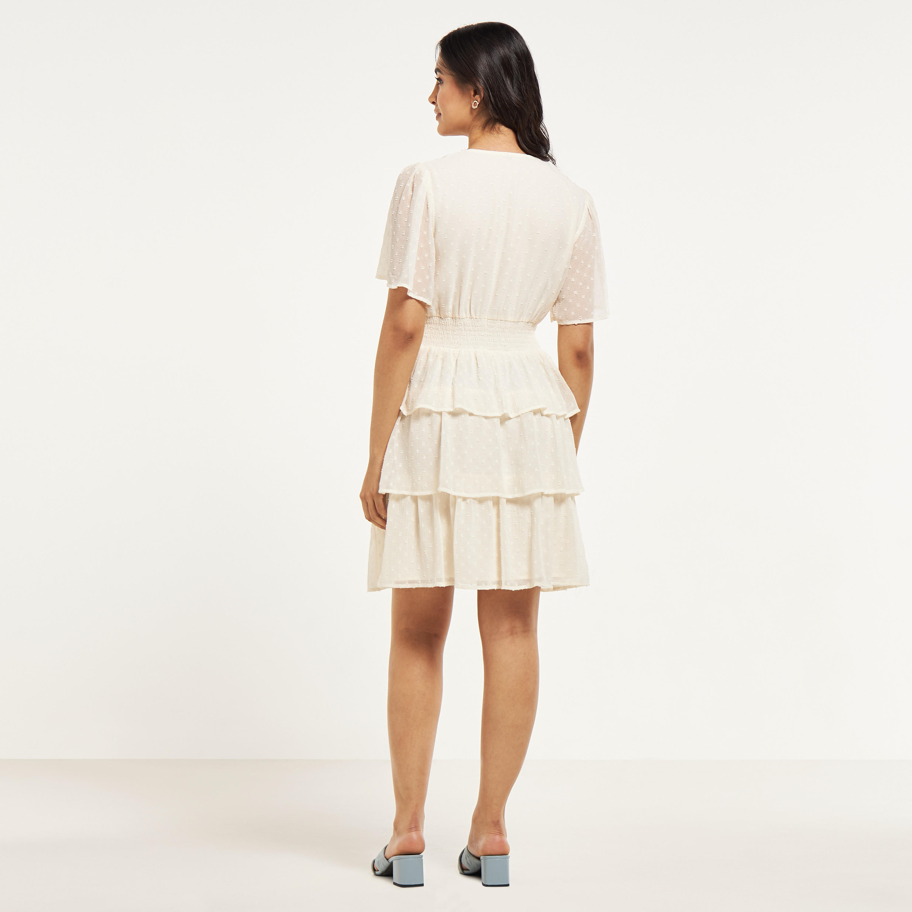 فستان قصير متعدد الطبقات بخصر كشكش وأكمام واسعة-women-clothing-dresses-image-7