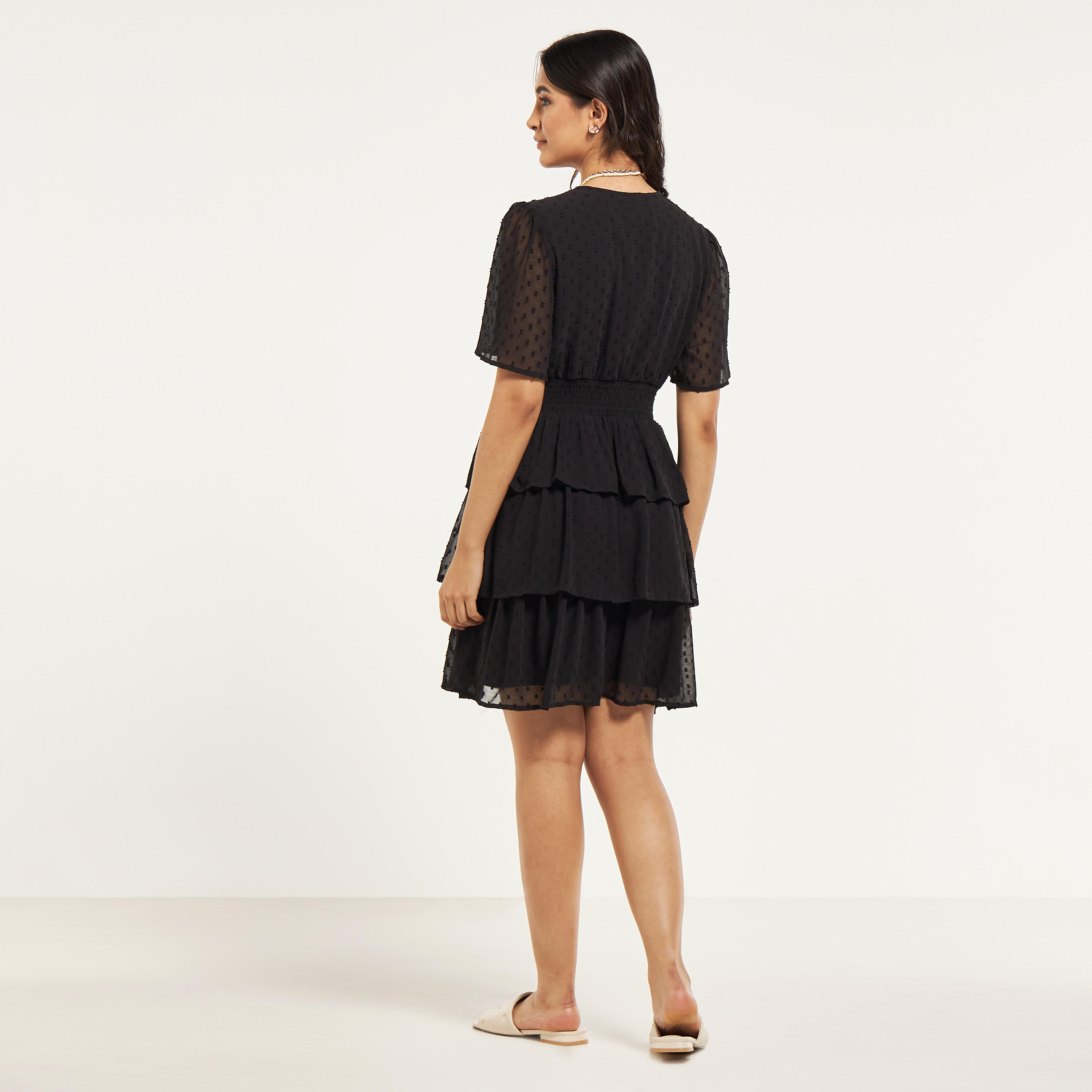 فستان قصير متعدد الطبقات بخصر كشكش وأكمام واسعة-women-clothing-dresses-image-11