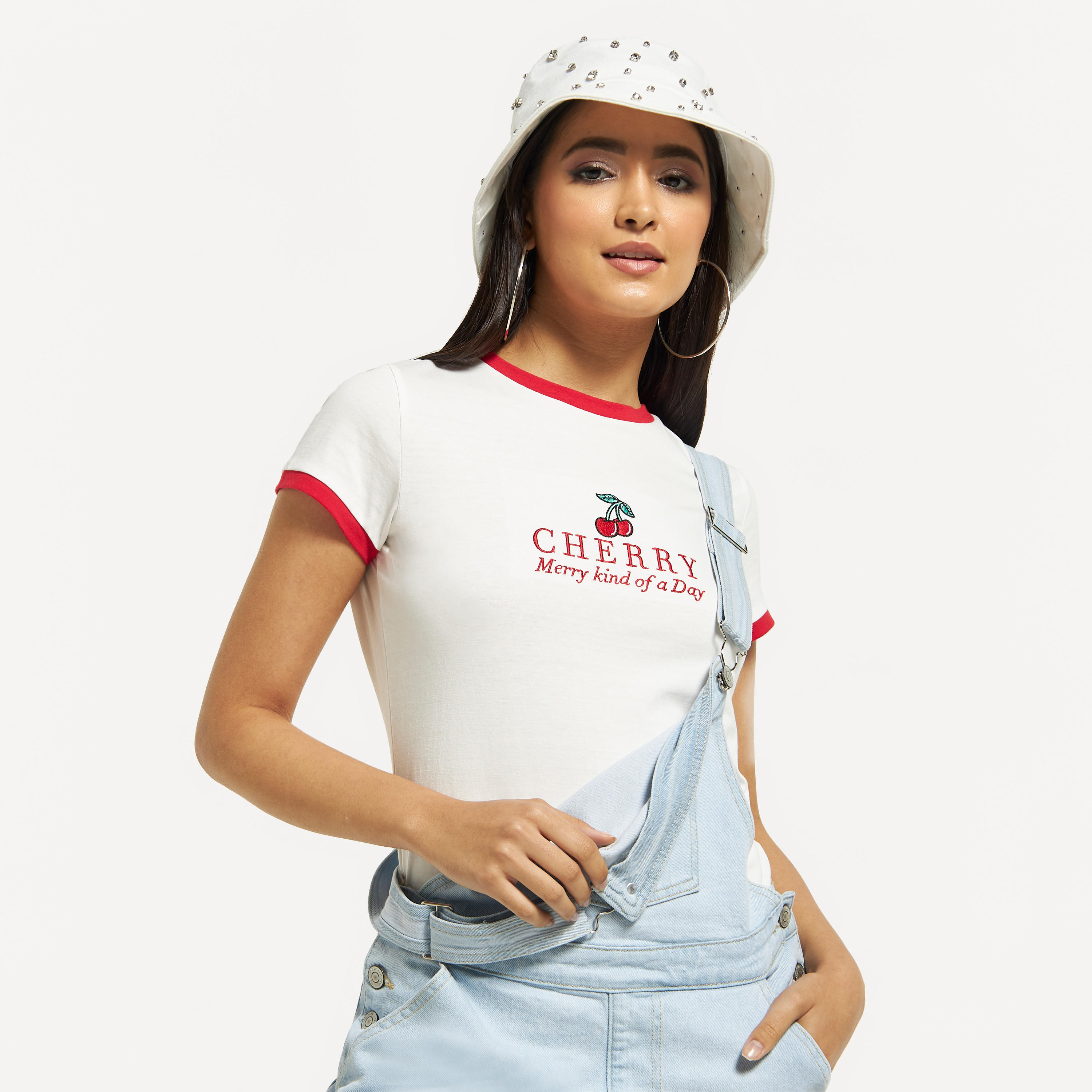 تيشيرت بأكمام قصيرة وياقة ضيقة وطبعات كرز-women-clothing-tshirts-image-1