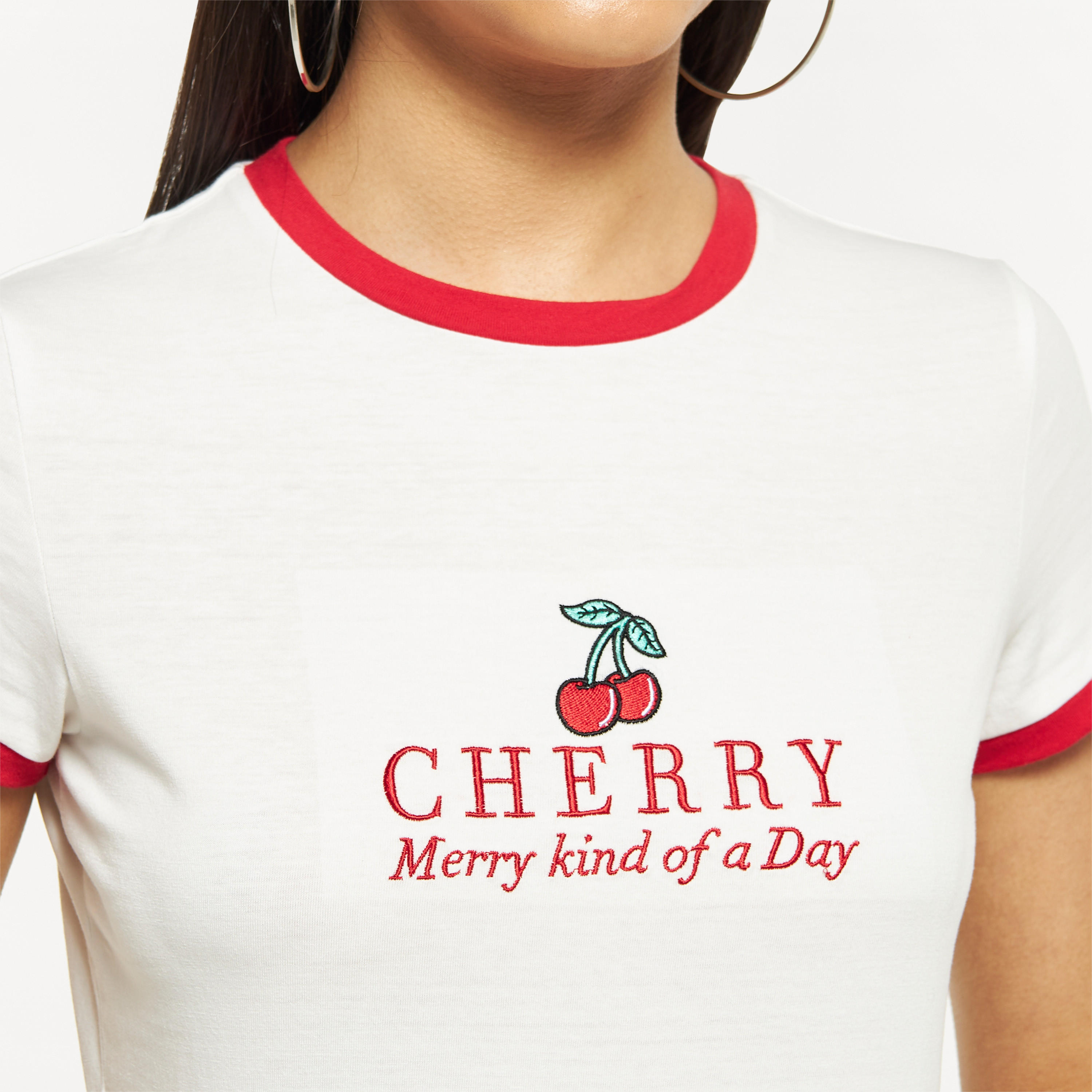 تيشيرت بأكمام قصيرة وياقة ضيقة وطبعات كرز-women-clothing-tshirts-image-4