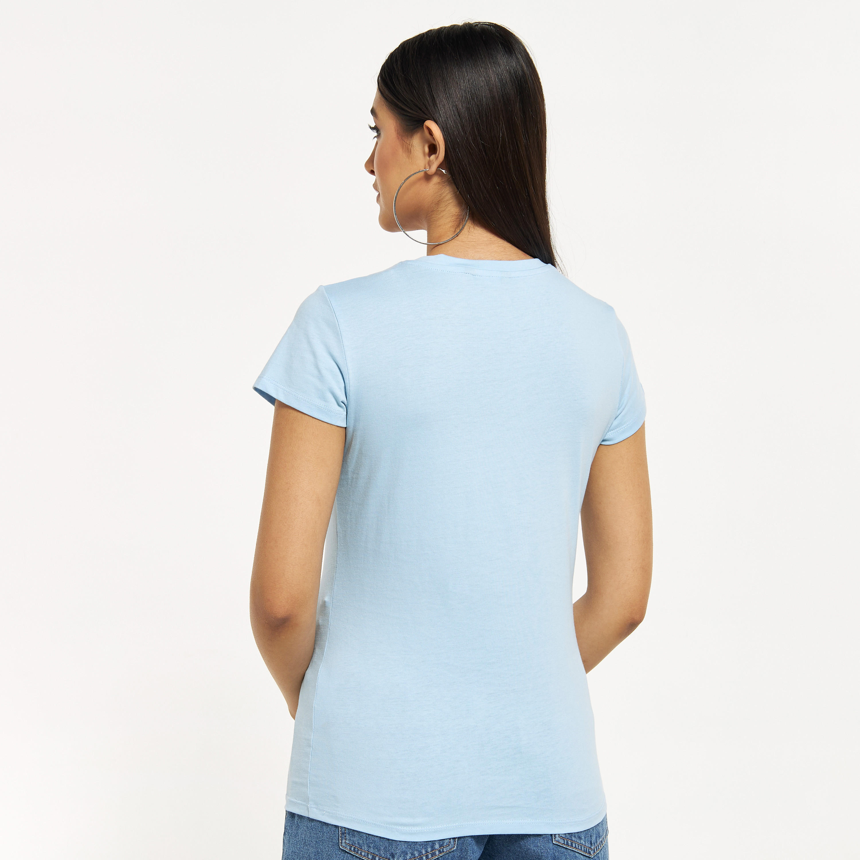 تيشيت بأكمام قصيرة وياقة ضيقة وتطريز فراولة-women-clothing-tshirts-image-3