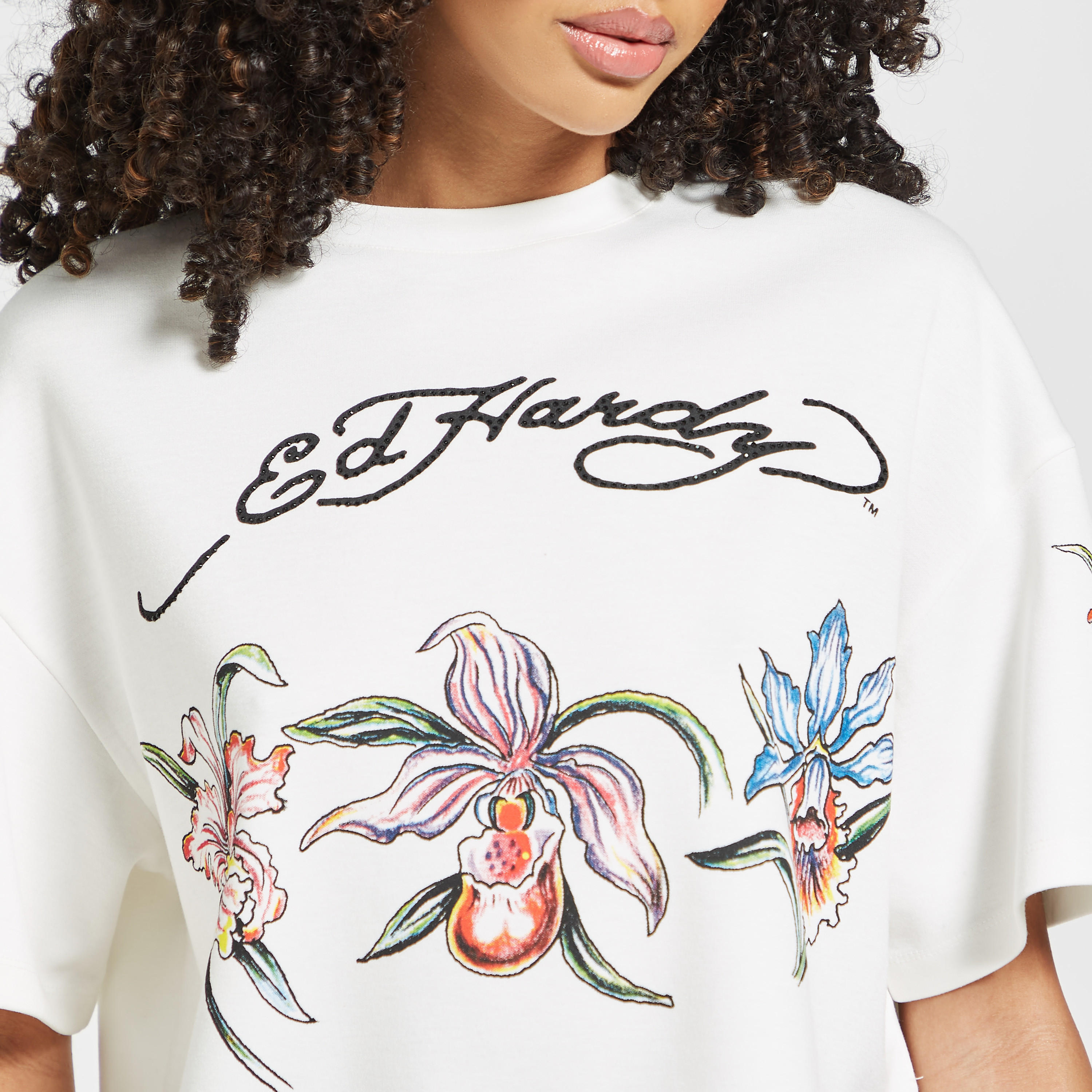 تيشيرت قصير بطبعات وياقة ضيّقة من إيد هاردي - سبلاش-women-clothing-tshirts-image-4