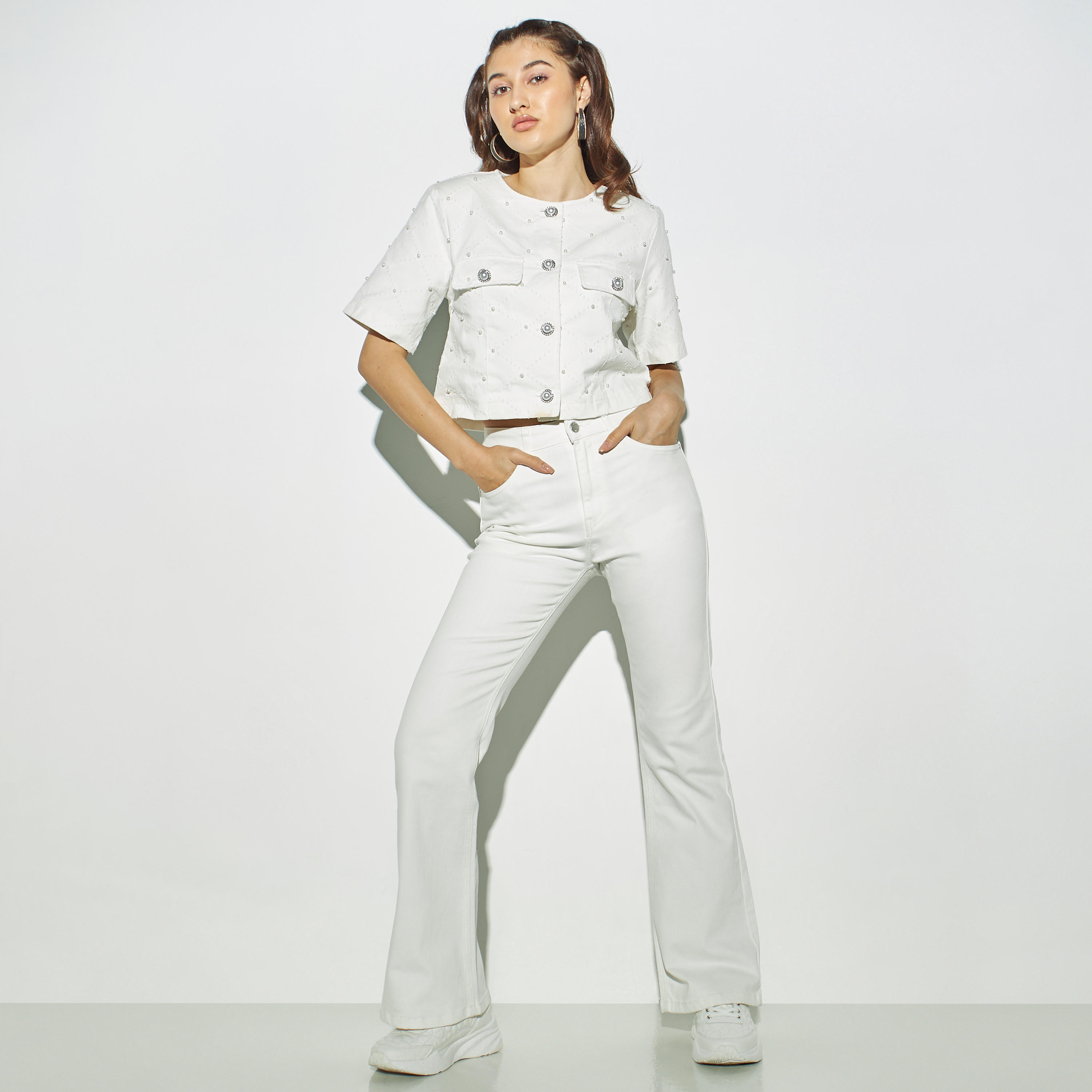 بلوزة قصيرة بأكمام قصيرة وزر إغلاق وتزيينات لؤلؤ-women-clothing-shirtsandblouses-blouses-image-2