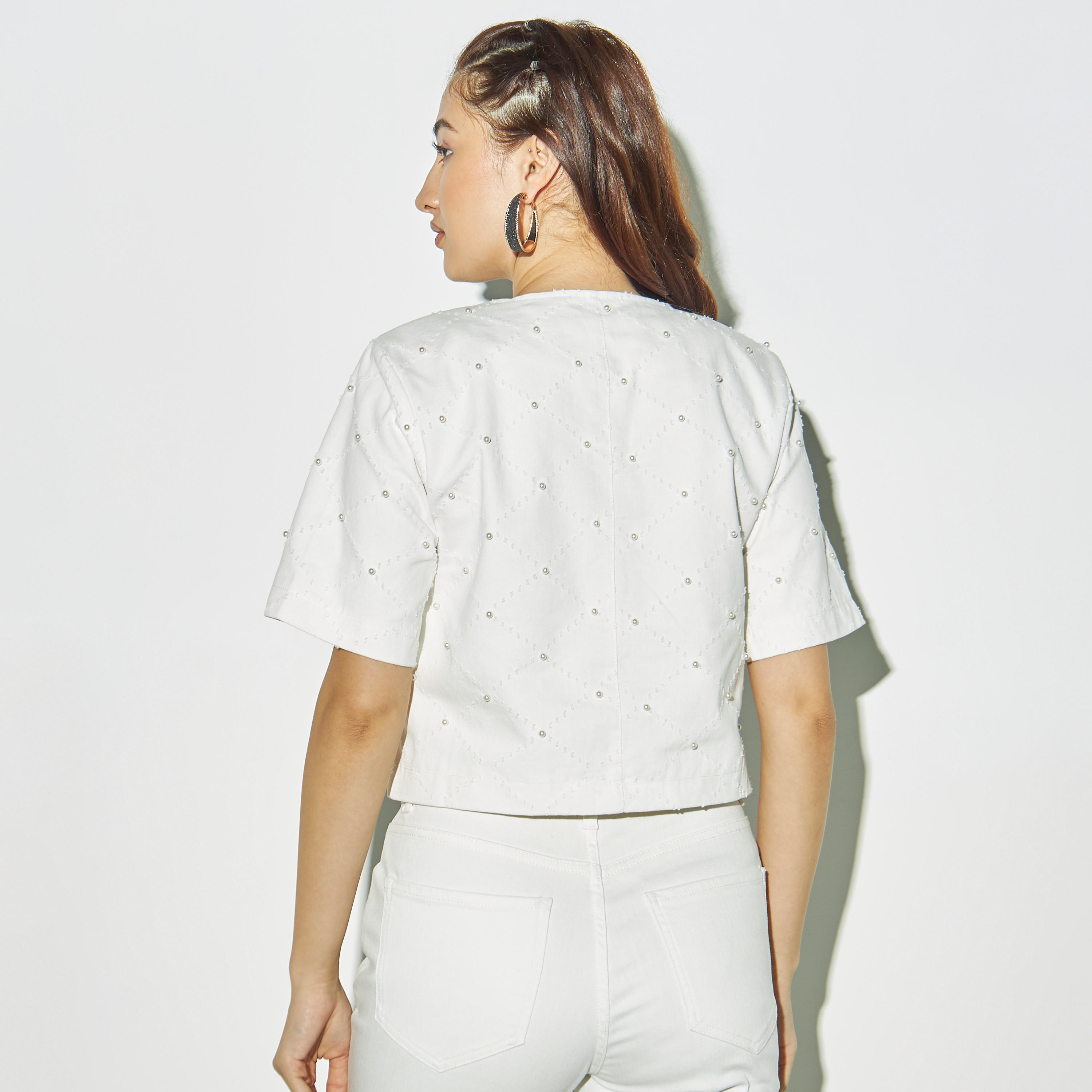 بلوزة قصيرة بأكمام قصيرة وزر إغلاق وتزيينات لؤلؤ-women-clothing-shirtsandblouses-blouses-image-3