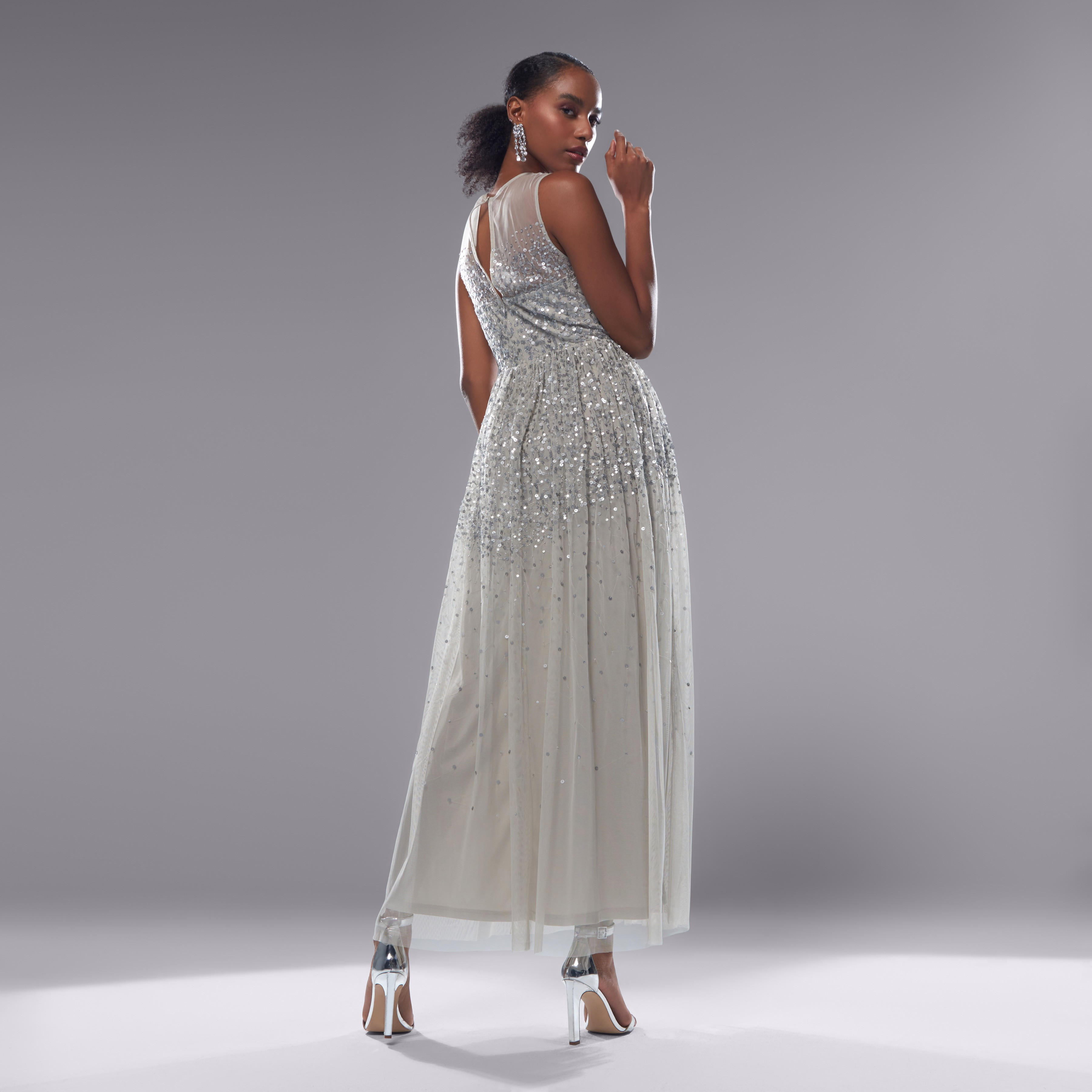 فستان طويل مزيّن دون أكمام بياقة مستديرة-women-clothing-dresses-image-3