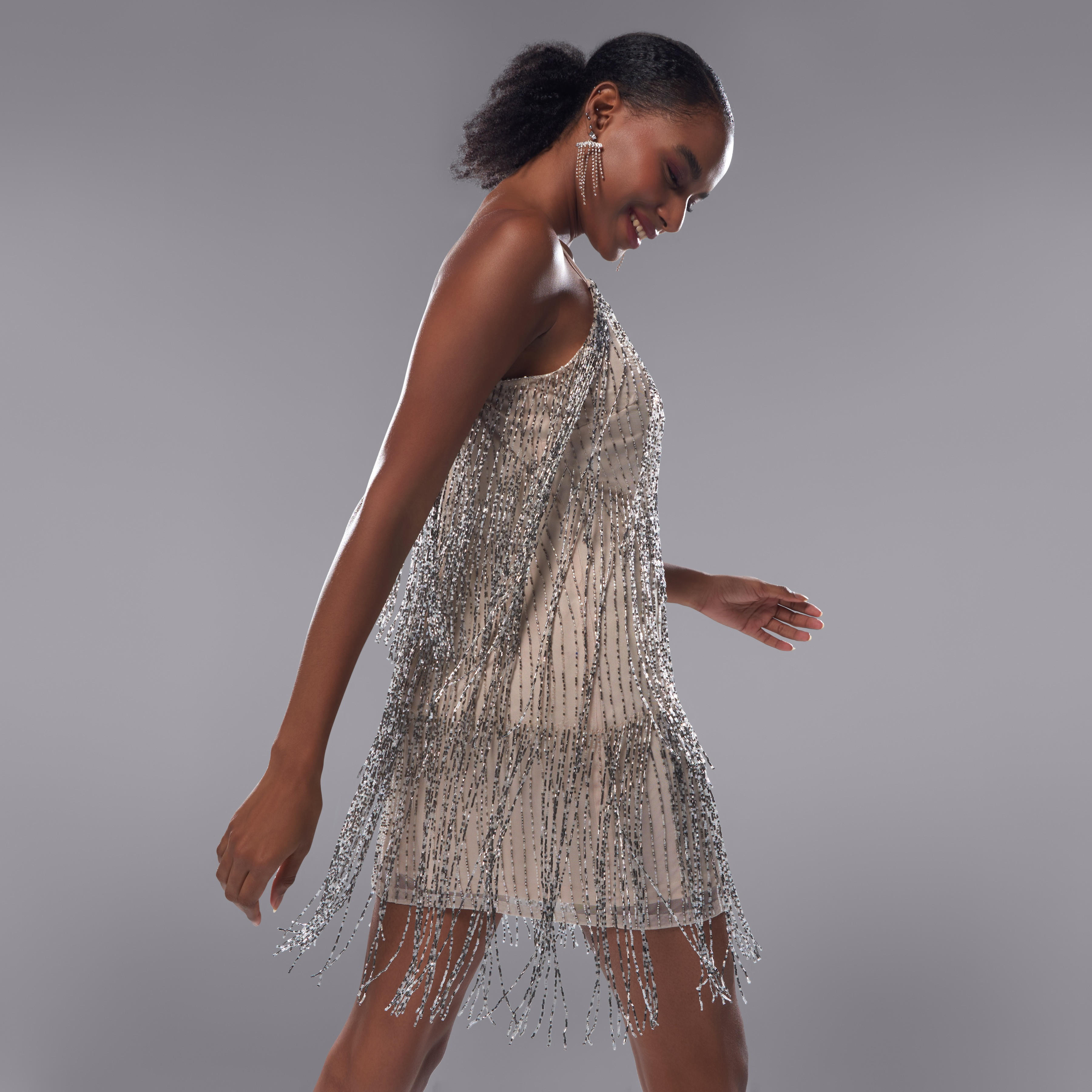 فستان قصير مزيّن دون أكمام بأحزمة رفيعة-women-clothing-dresses-image-1