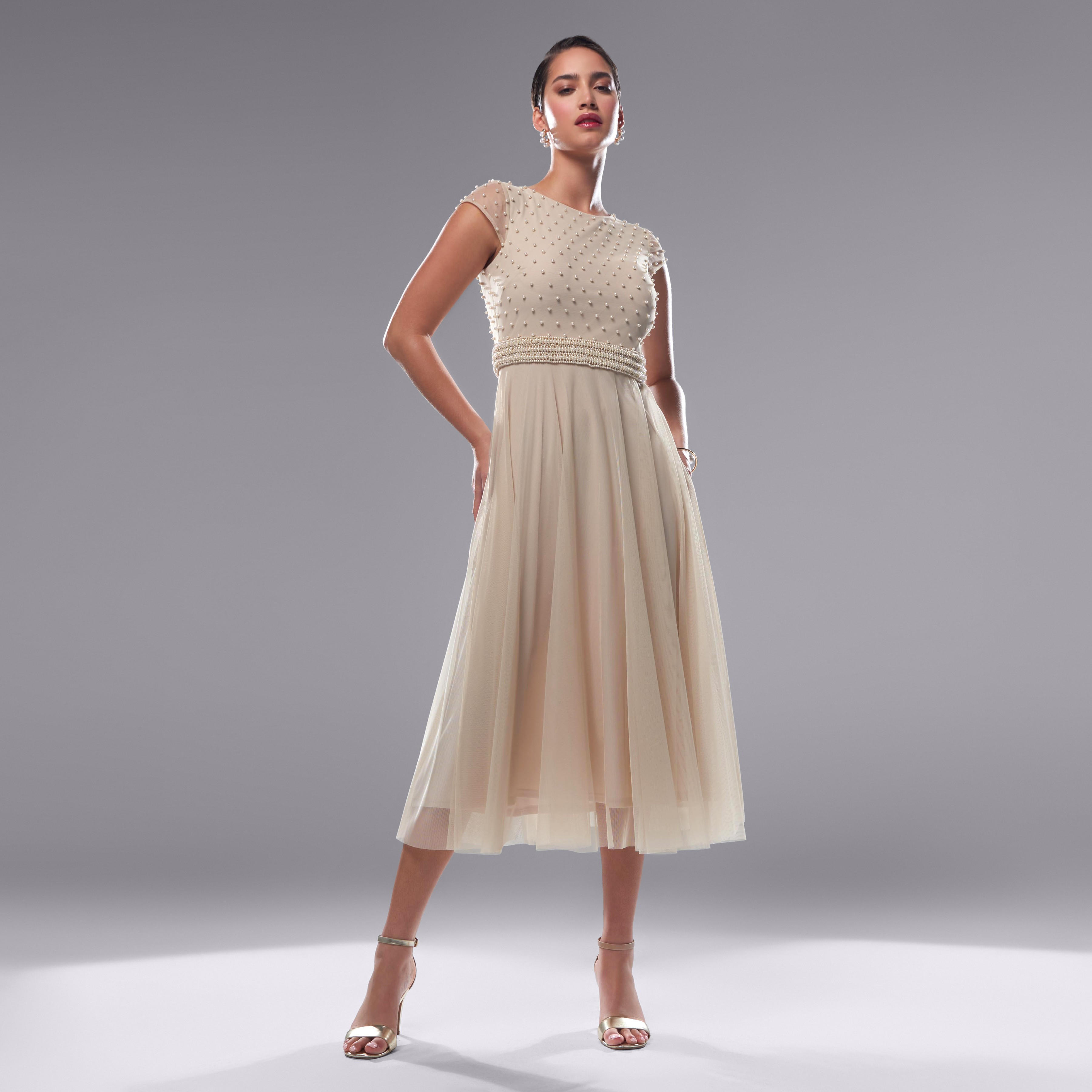 فستان مزيّن باللؤلؤ بياقة مستديرة وأكمام كاب-women-clothing-dresses-image-1