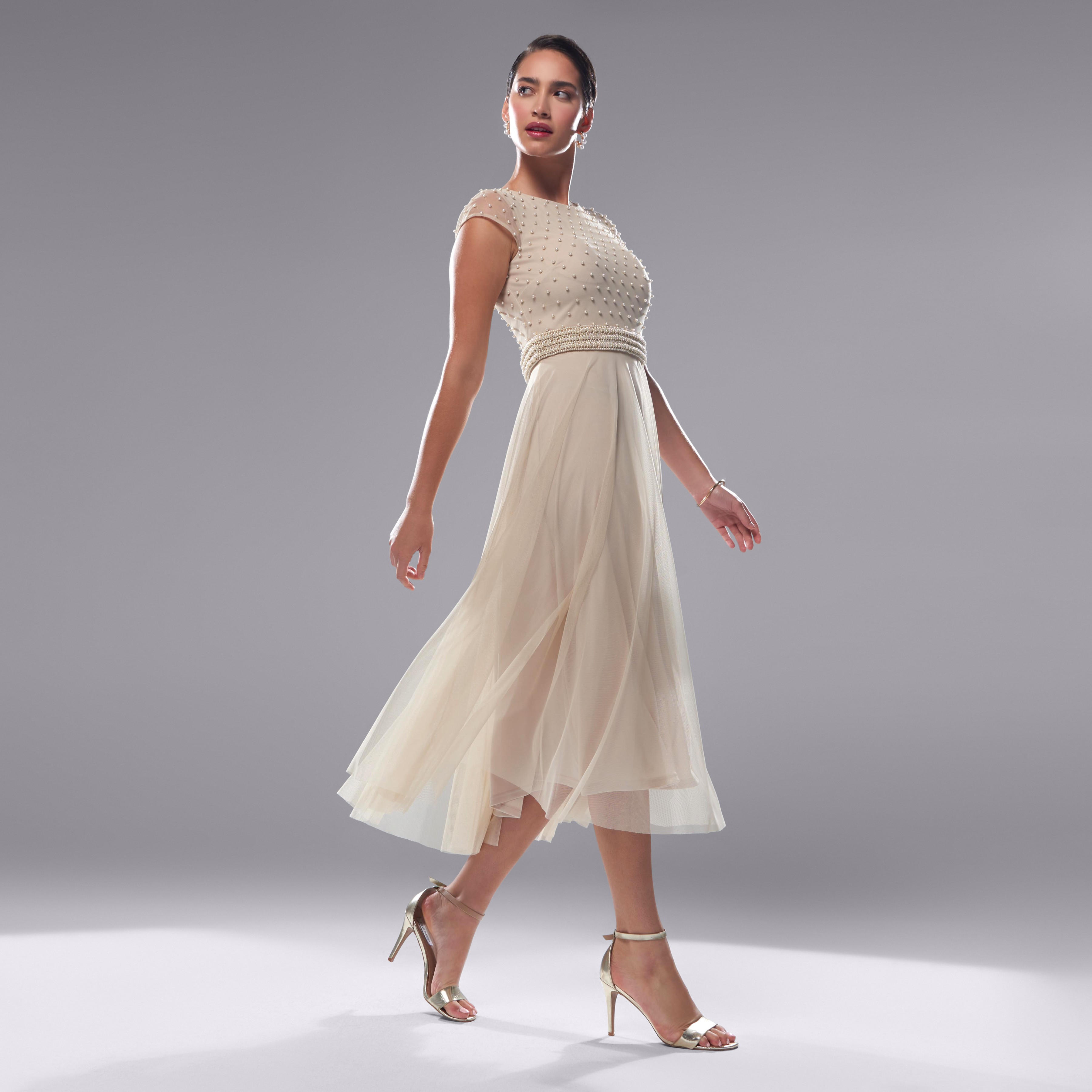 فستان مزيّن باللؤلؤ بياقة مستديرة وأكمام كاب-women-clothing-dresses-image-5