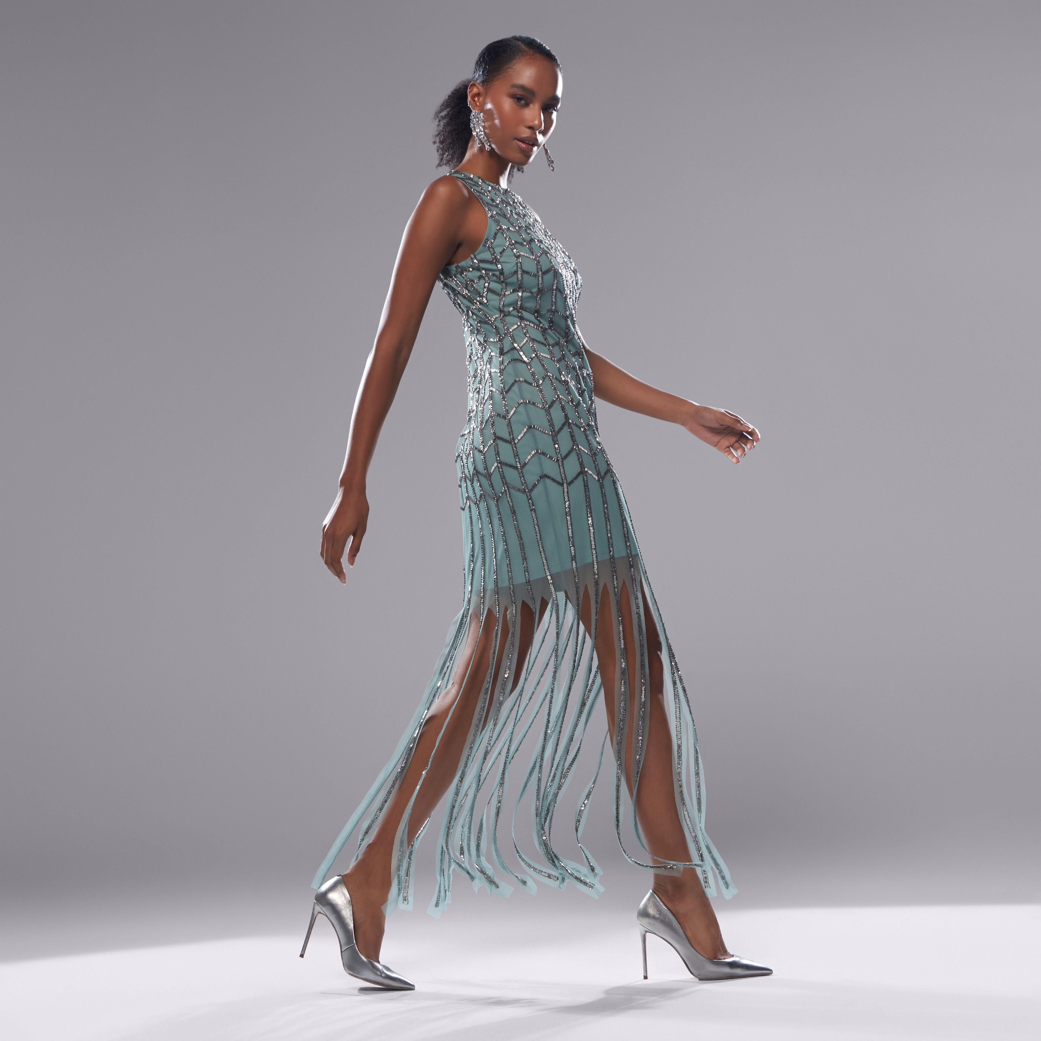 فستان قصير دون أكمام مزيّن بشراشيب-women-clothing-dresses-image-1