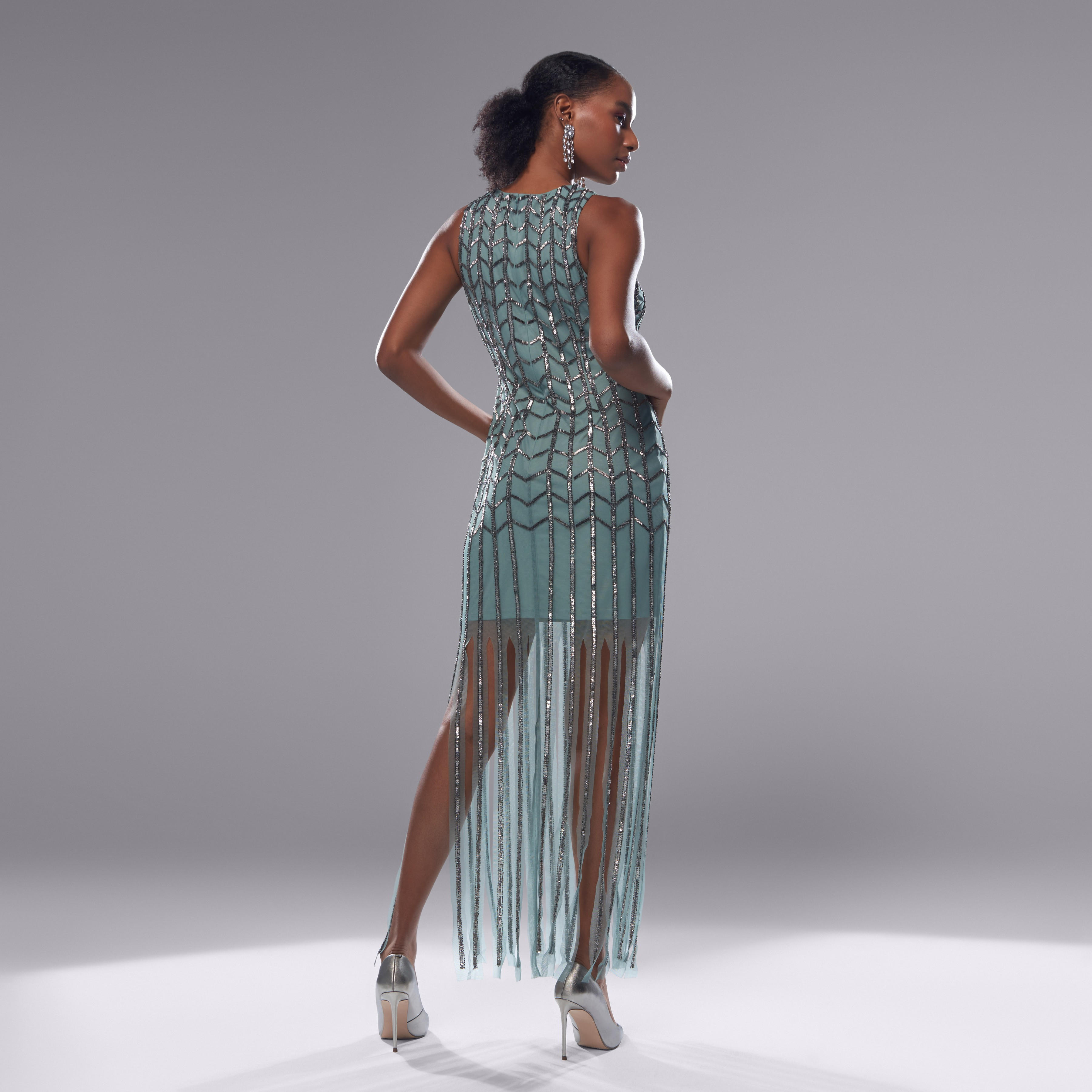 فستان قصير دون أكمام مزيّن بشراشيب-women-clothing-dresses-image-3