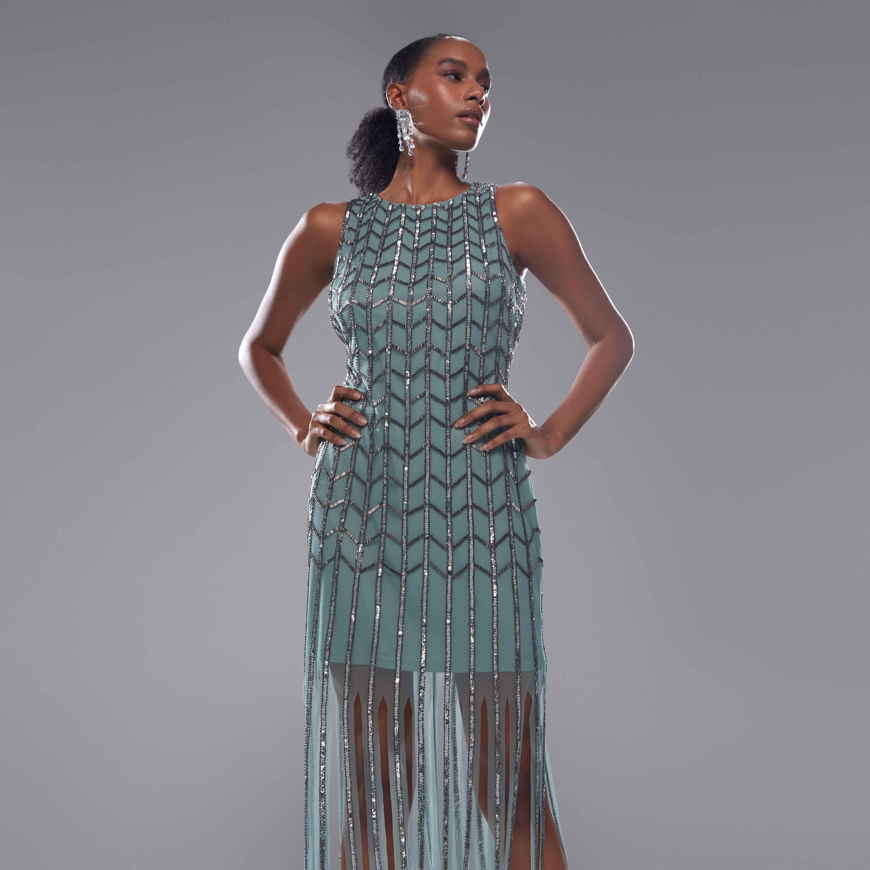 فستان قصير دون أكمام مزيّن بشراشيب-women-clothing-dresses-image-4