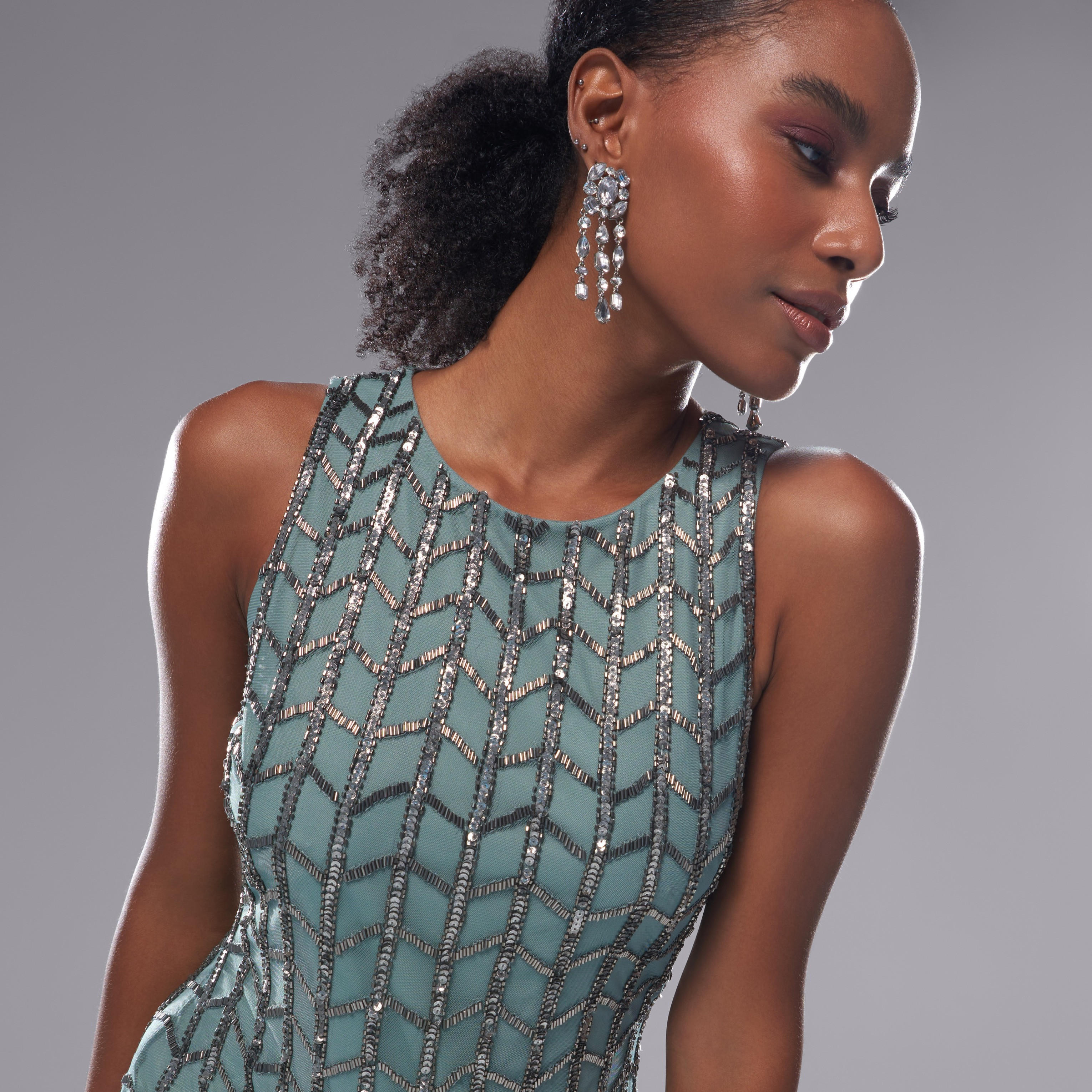فستان قصير دون أكمام مزيّن بشراشيب-women-clothing-dresses-image-5
