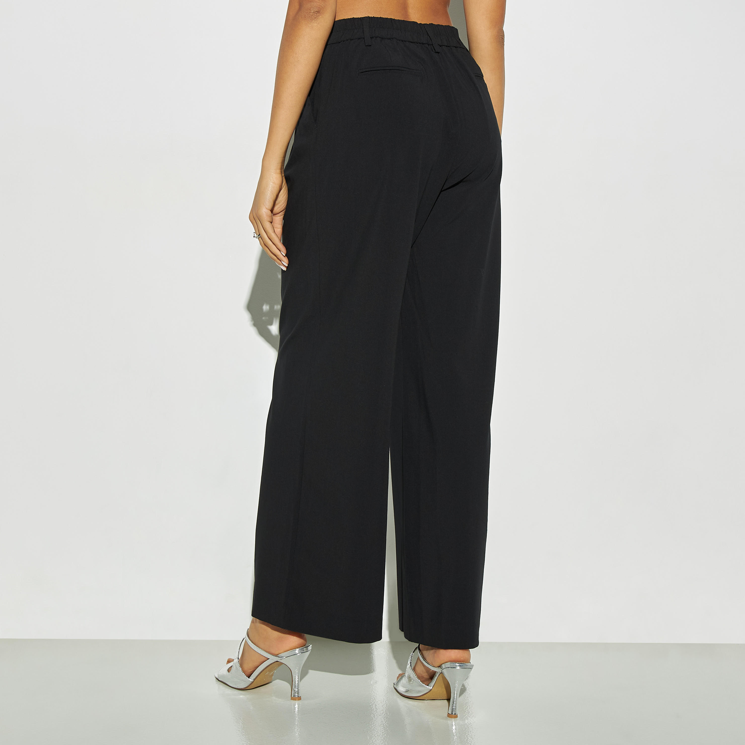 بنطلون سادة بقصة مريحة وجيوب وزر إغلاق-women-clothing-bottoms-trousers-image-2