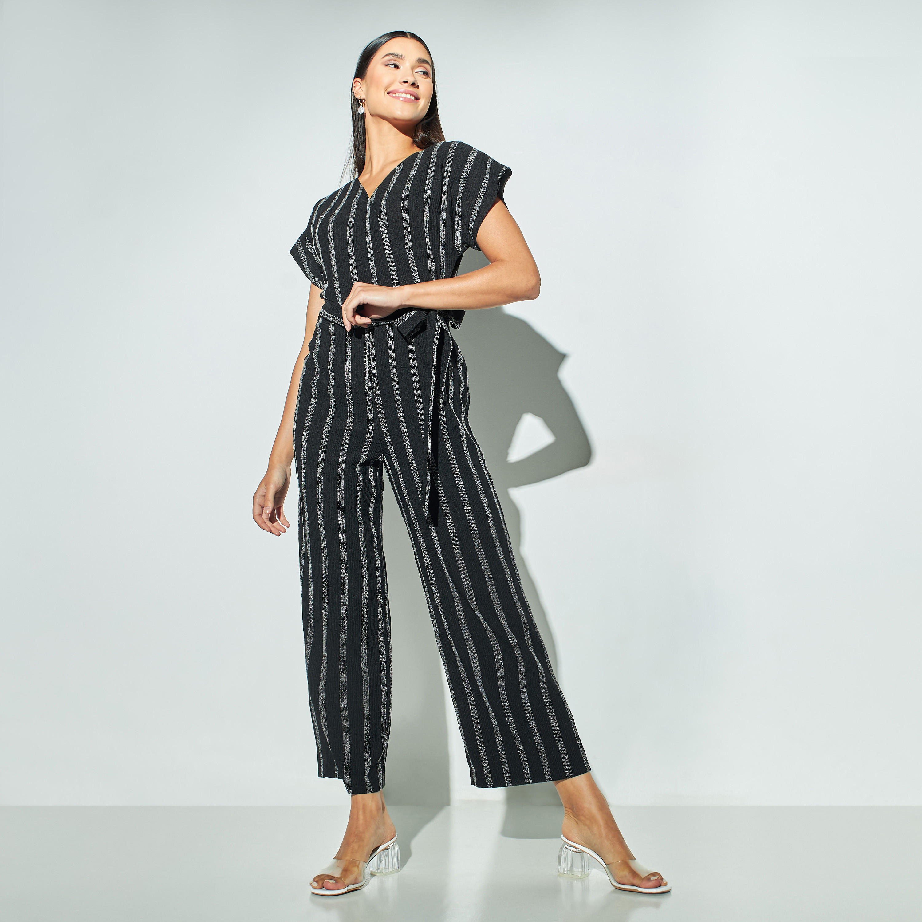 أفرول ملفوف مقلّم بأكمام متصلة وأربطة-women-clothing-jumpsuits-image-2