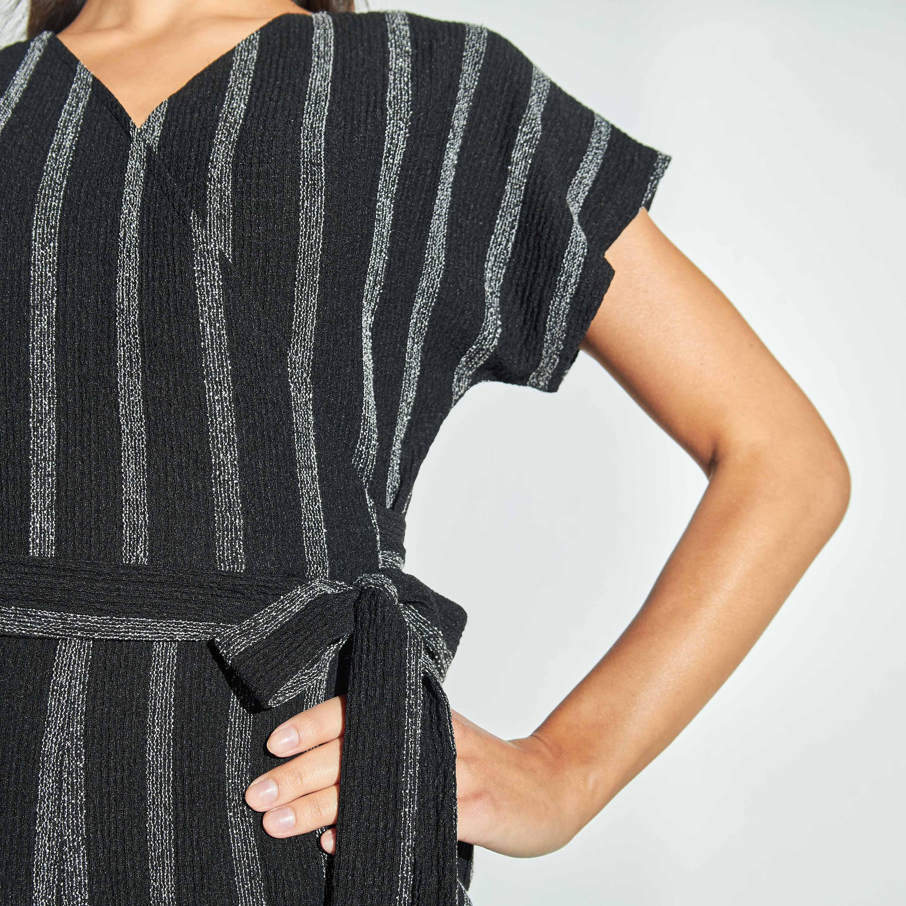أفرول ملفوف مقلّم بأكمام متصلة وأربطة-women-clothing-jumpsuits-image-3