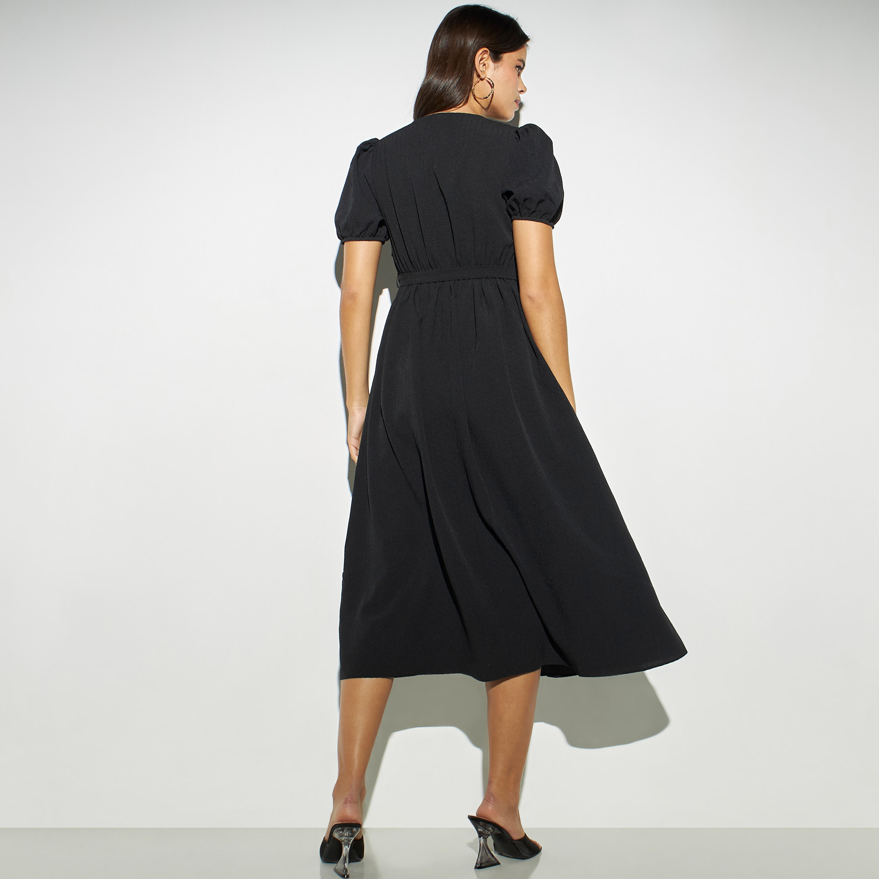 فستان سادة بياقة V وأكمام منفوخة وحزام رباط-women-clothing-dresses-image-3
