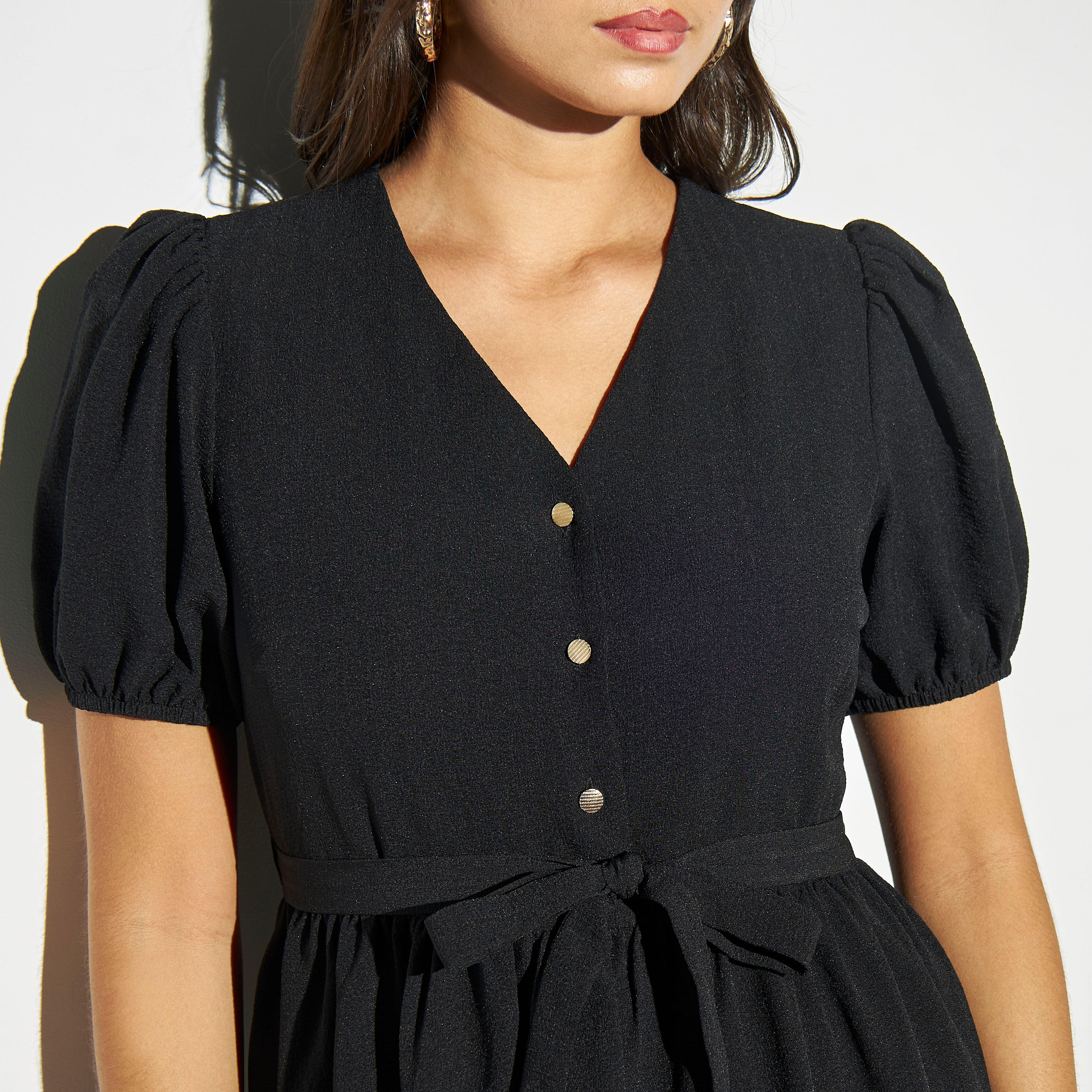 فستان سادة بياقة V وأكمام منفوخة وحزام رباط-women-clothing-dresses-image-4