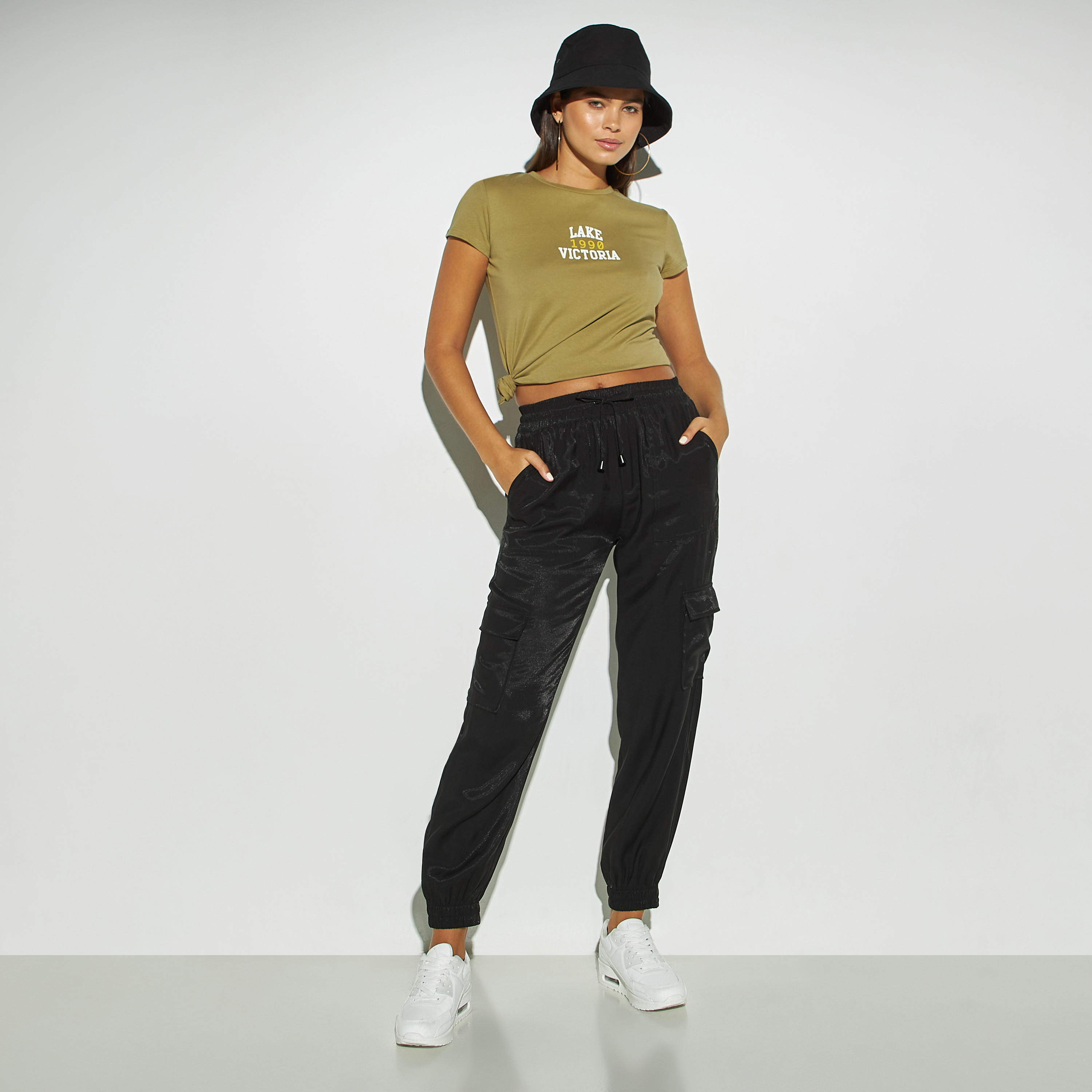 تيشيرت بياقة ضيّقة وأكمام قصيرة وطبعات-women-clothing-tshirts-image-2