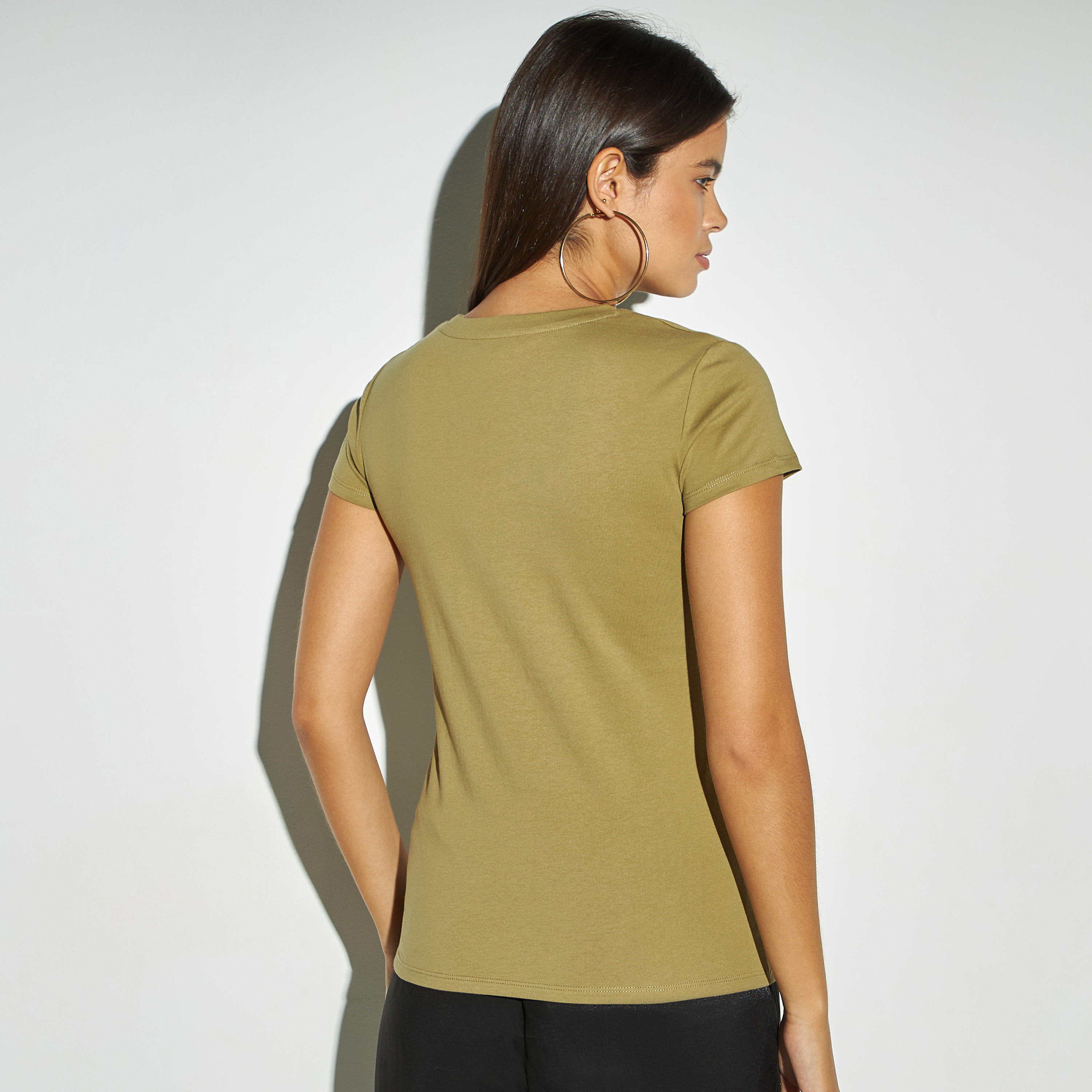 تيشيرت بياقة ضيّقة وأكمام قصيرة وطبعات-women-clothing-tshirts-image-3
