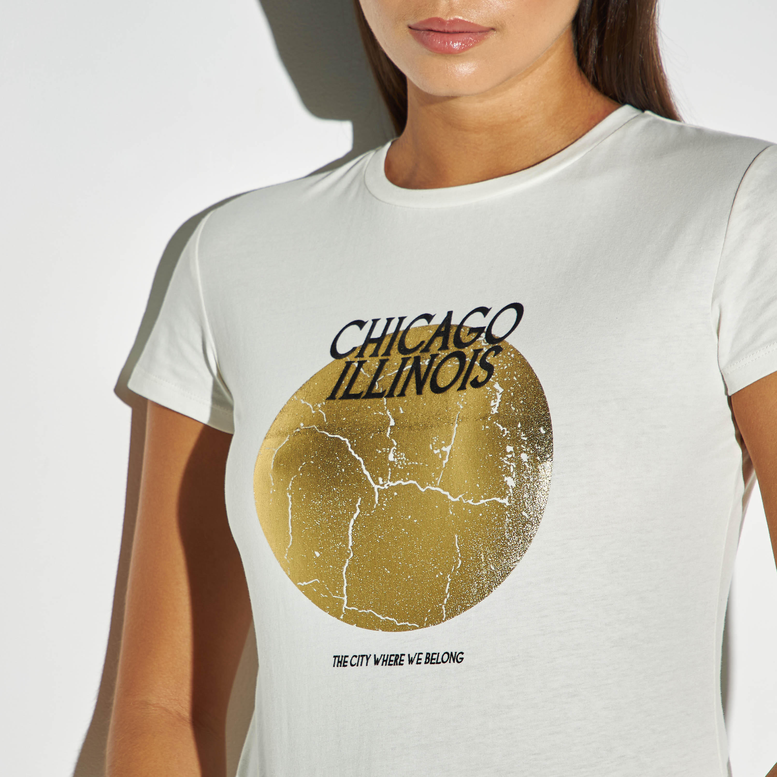 تيشيرت بياقة ضيّقة وأكمام قصيرة وطبعات جرافيك-women-clothing-tshirts-image-4