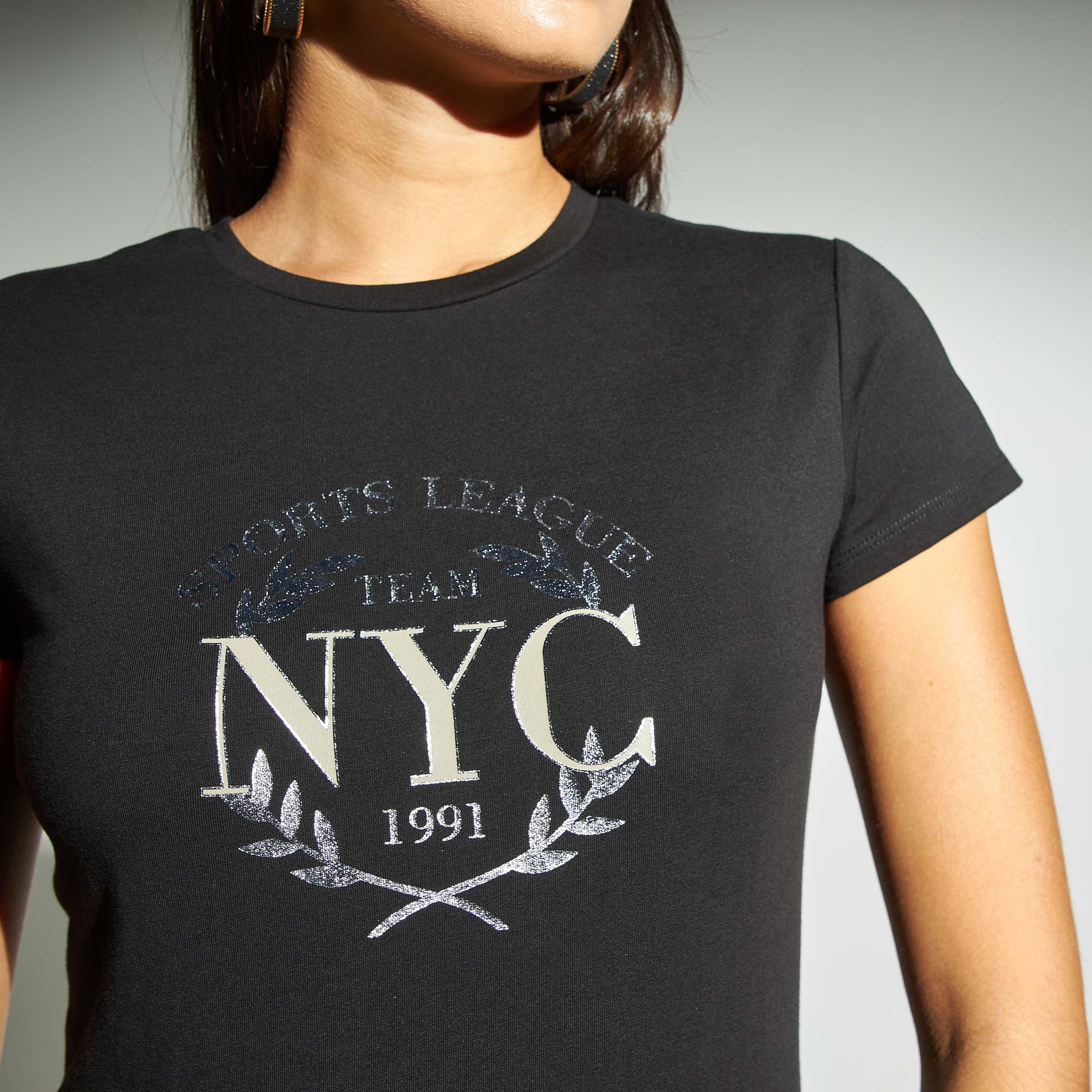 تيشيرت بياقة ضيّقة وأكمام كاب وطبعات-women-clothing-tshirts-image-1