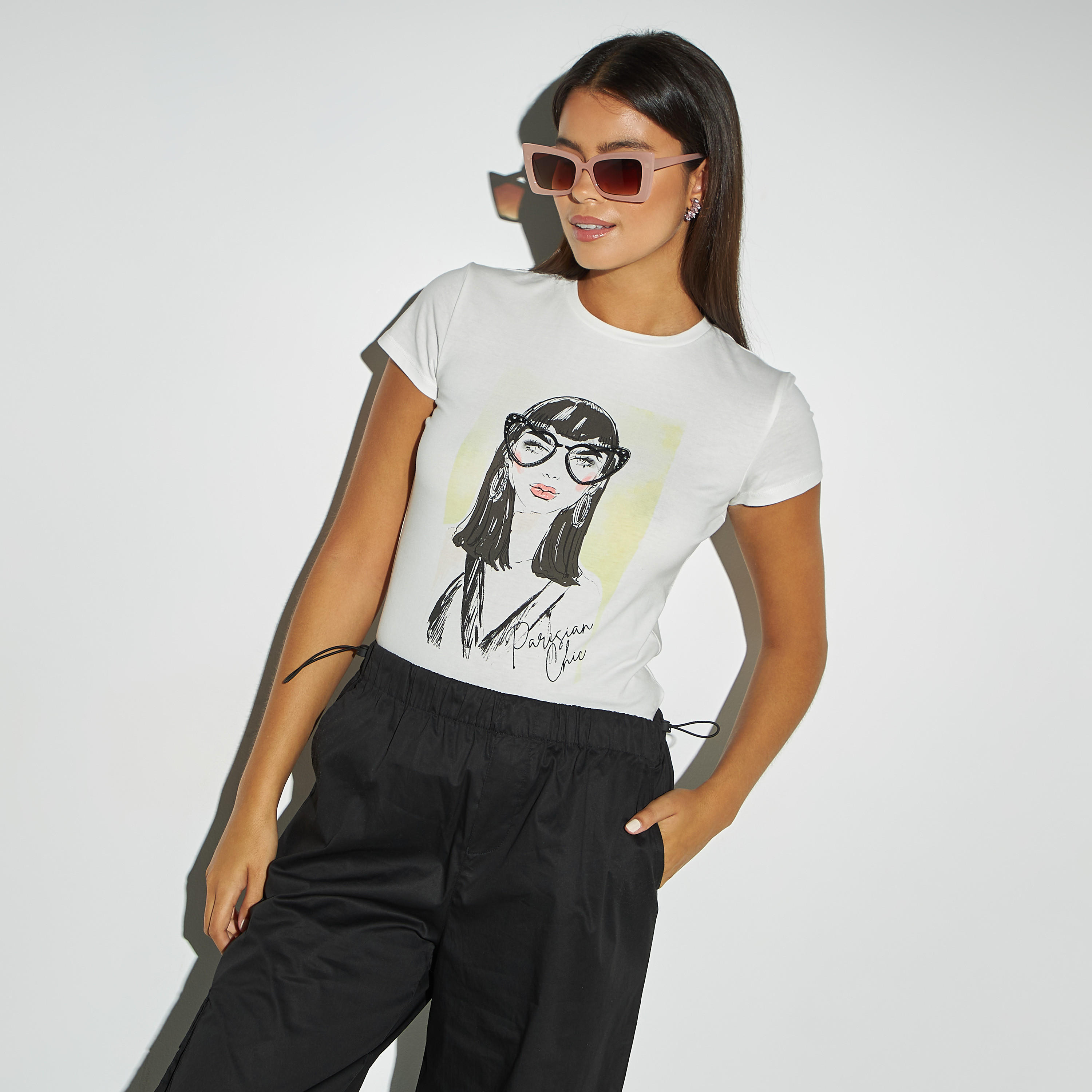 تيشيرت بياقة ضيّقة وأكمام قصيرة وطبعات-women-clothing-tshirts-image-1