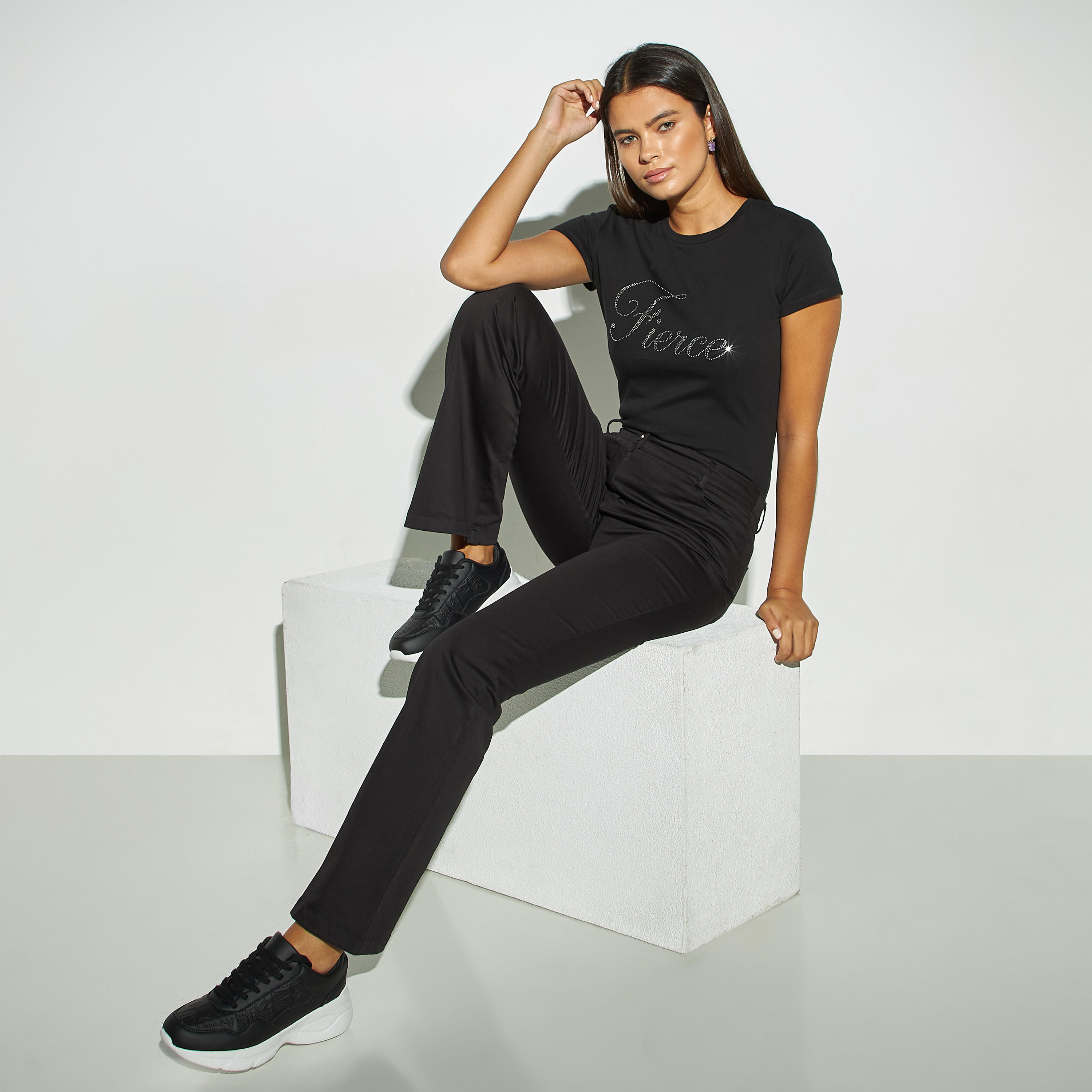 تيشيرت بياقة ضيّقة وأكمام قصيرة وطبعات-women-clothing-tshirts-image-2