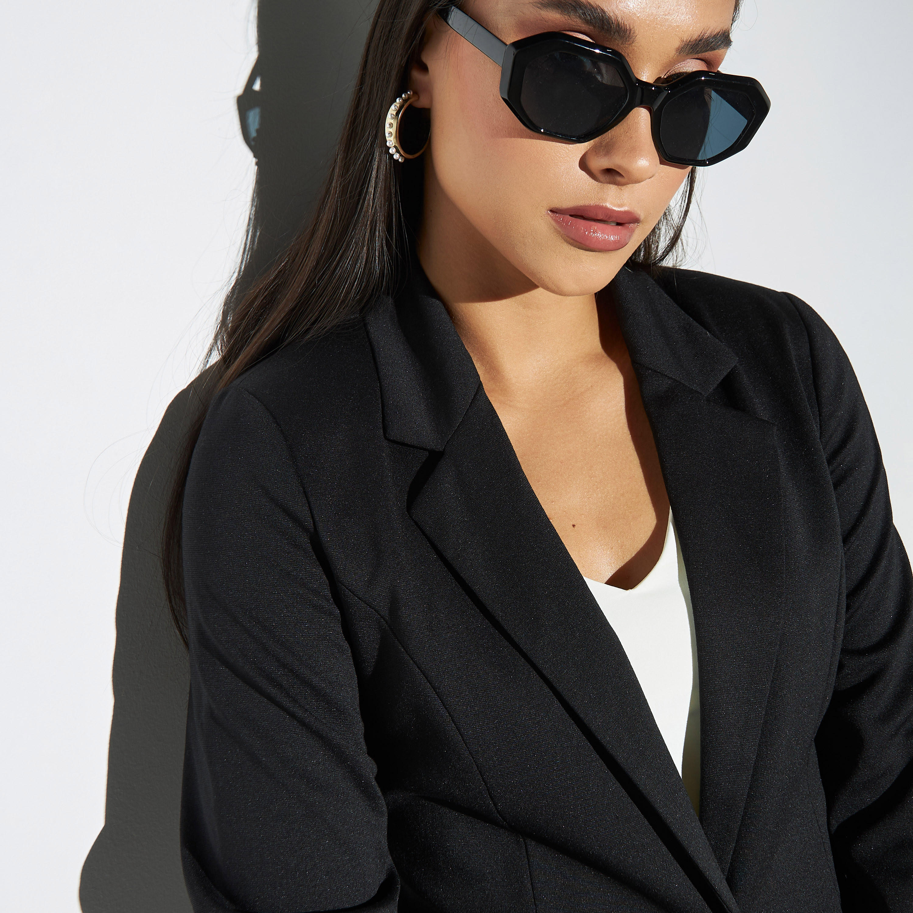 جاكيت بليزر سادة بياقة طويلة مطوية وجيوب-women-clothing-coatsandjackets-blazers-image-1