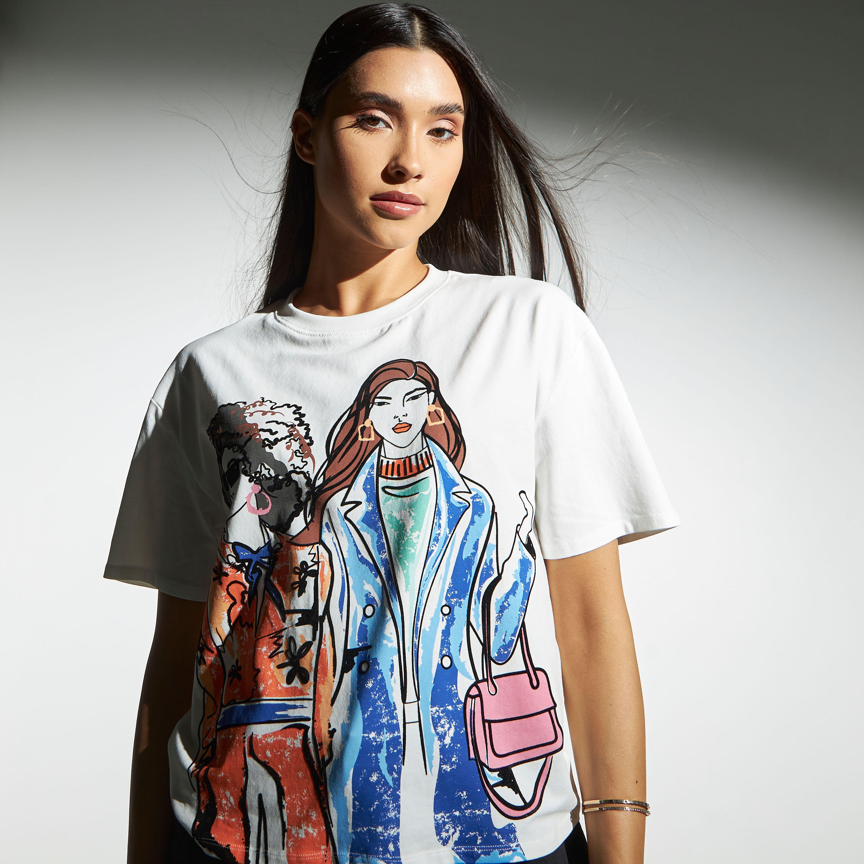 تيشيرت بياقة ضيّقة وأكتاف منسدلة وطبعات-women-clothing-tshirts-image-1