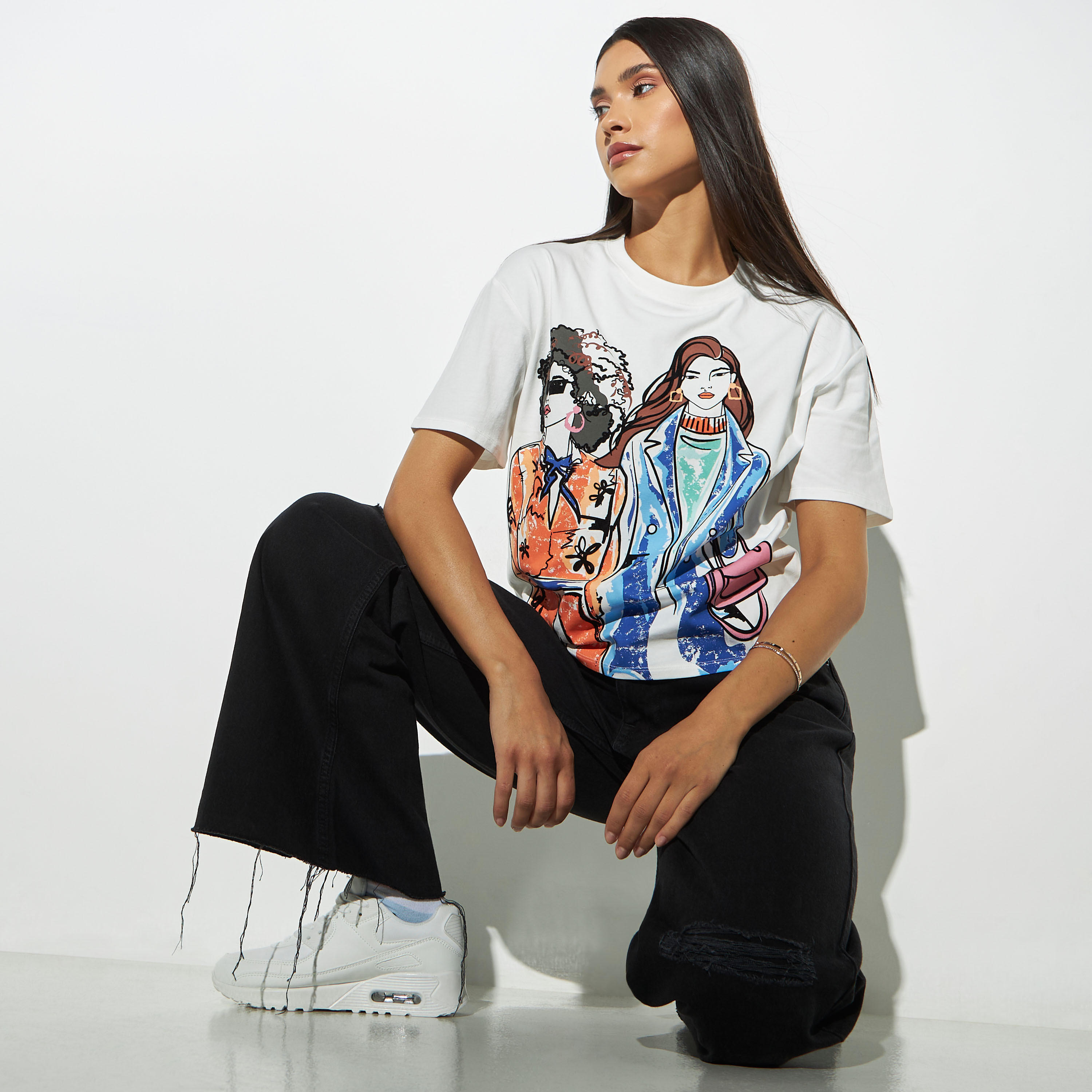 تيشيرت بياقة ضيّقة وأكتاف منسدلة وطبعات-women-clothing-tshirts-image-2