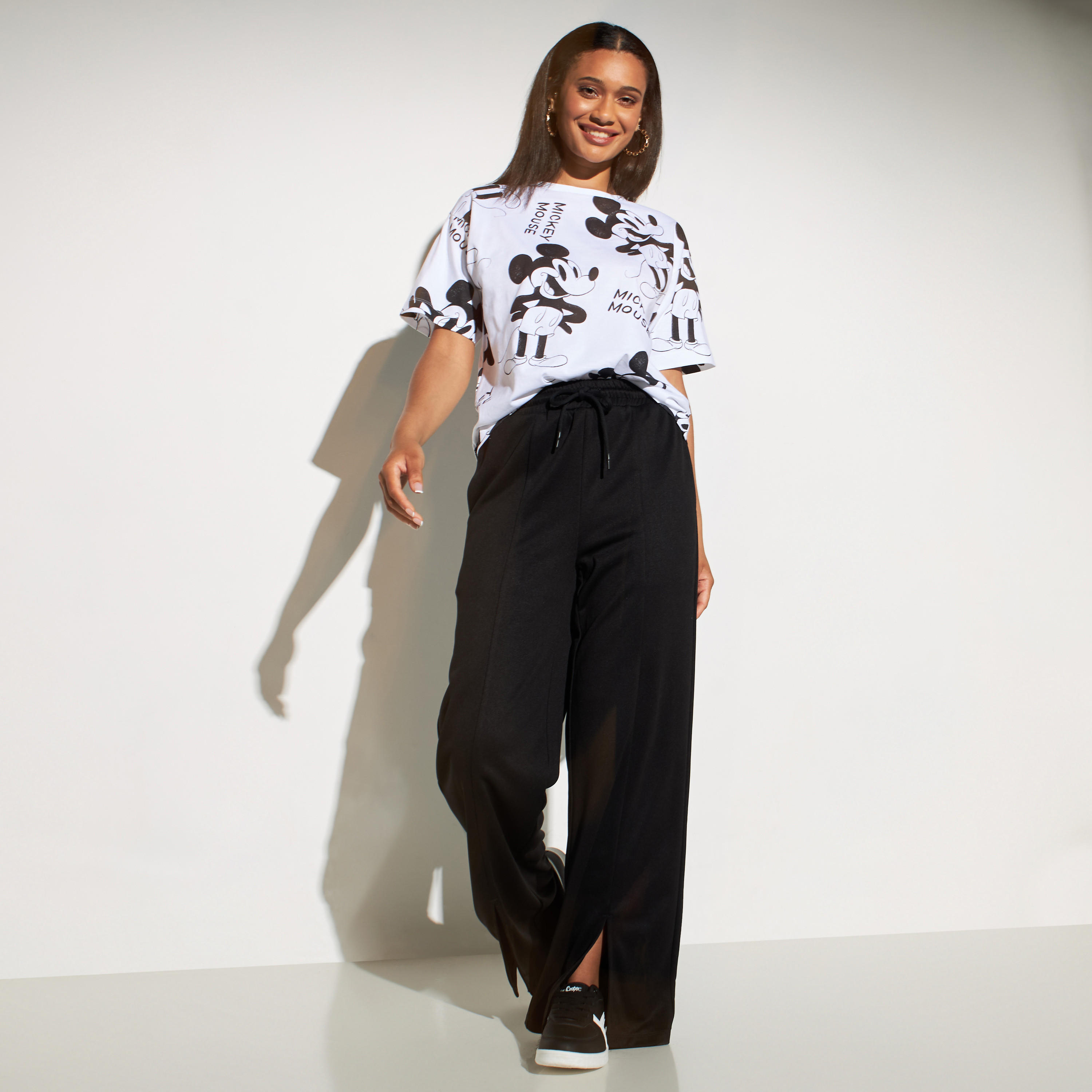 بنطلون رياضي سادة بفتحة أمامية وجيوب ورباط إغلاق-women-clothing-bottoms-joggers-image-1