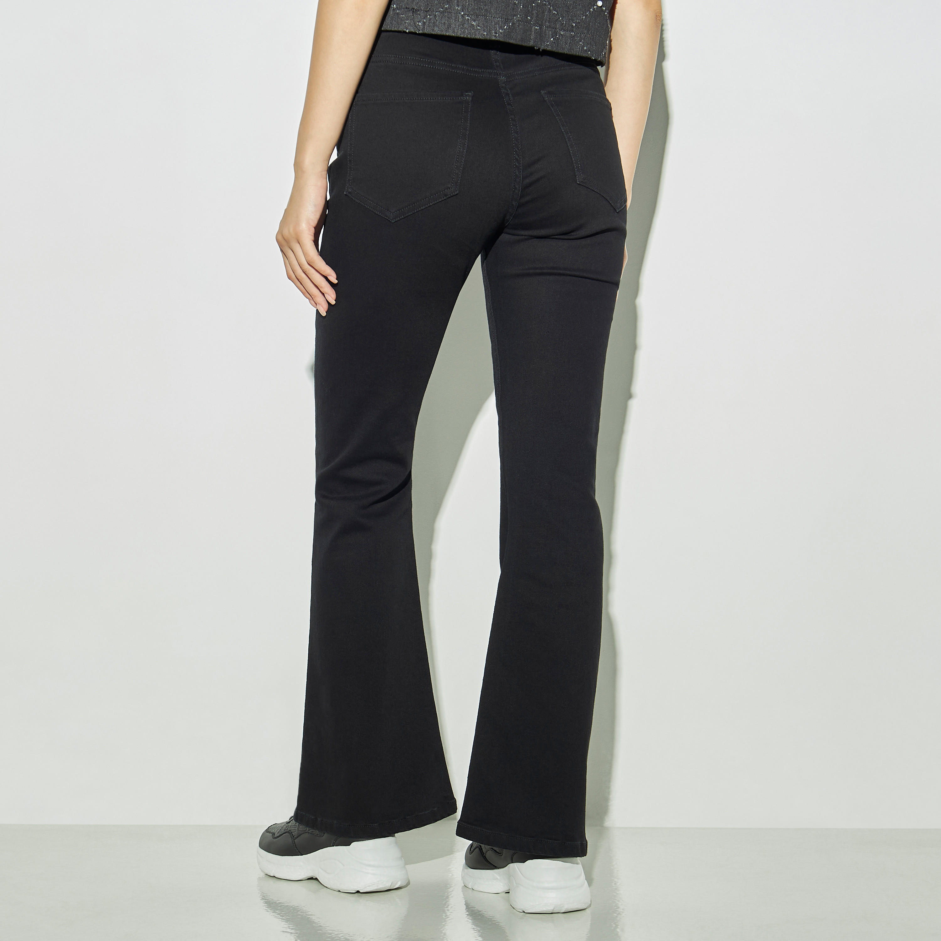 بنطلون جينز سادة واسع الساقين بجيوب-women-clothing-bottoms-jeans-image-2